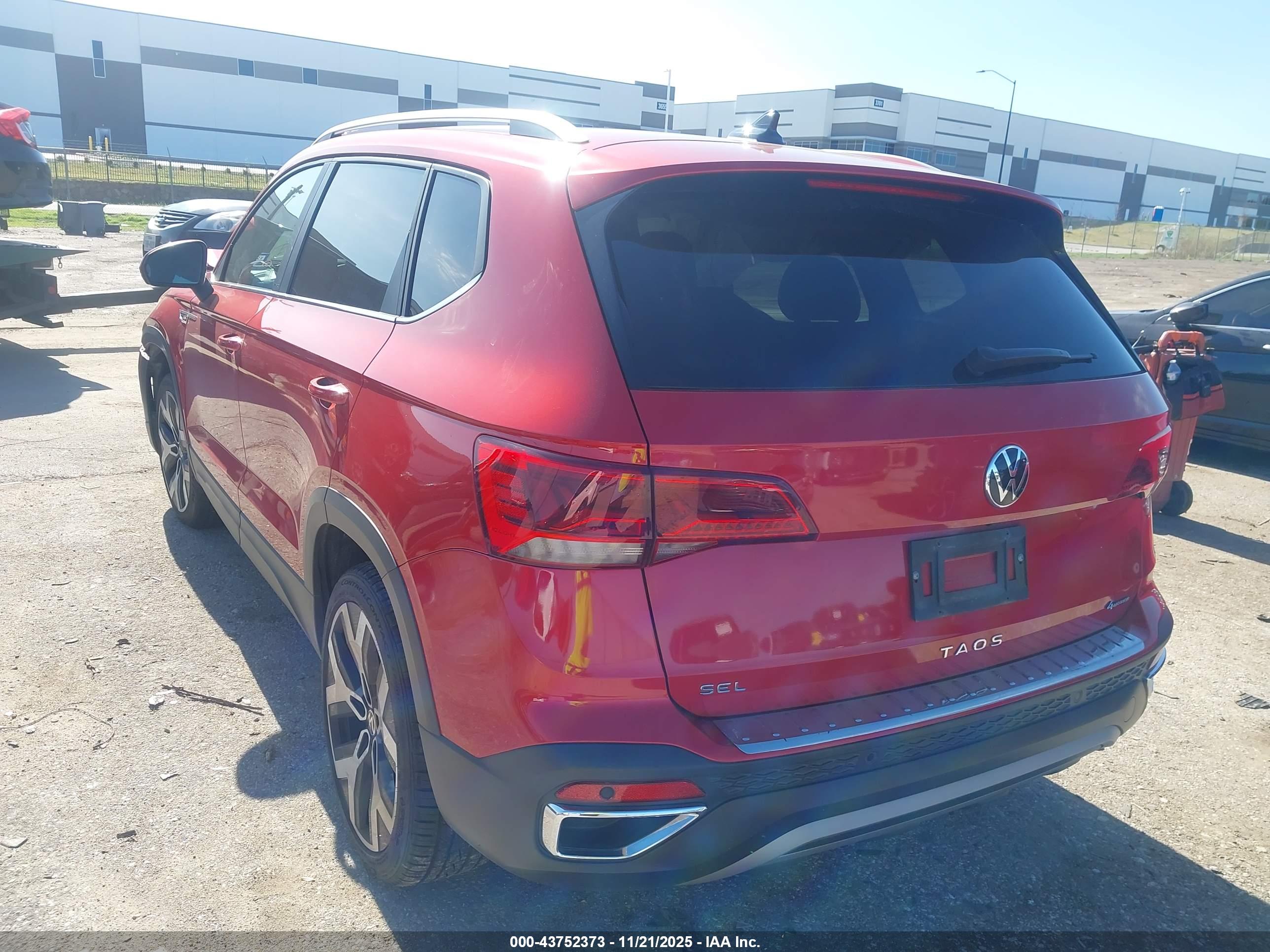 VOLKSWAGEN TAOS image 3