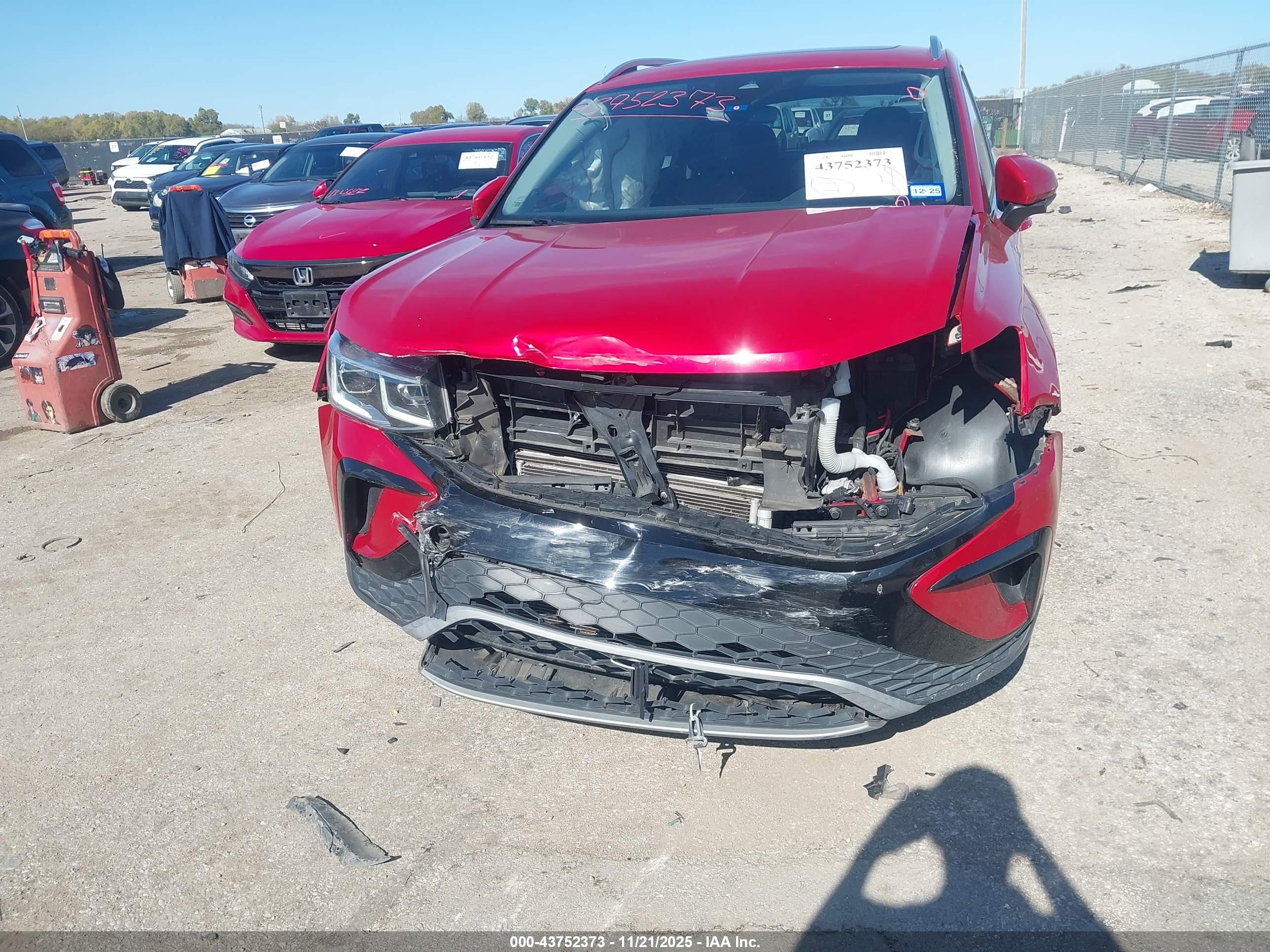VOLKSWAGEN TAOS image 6