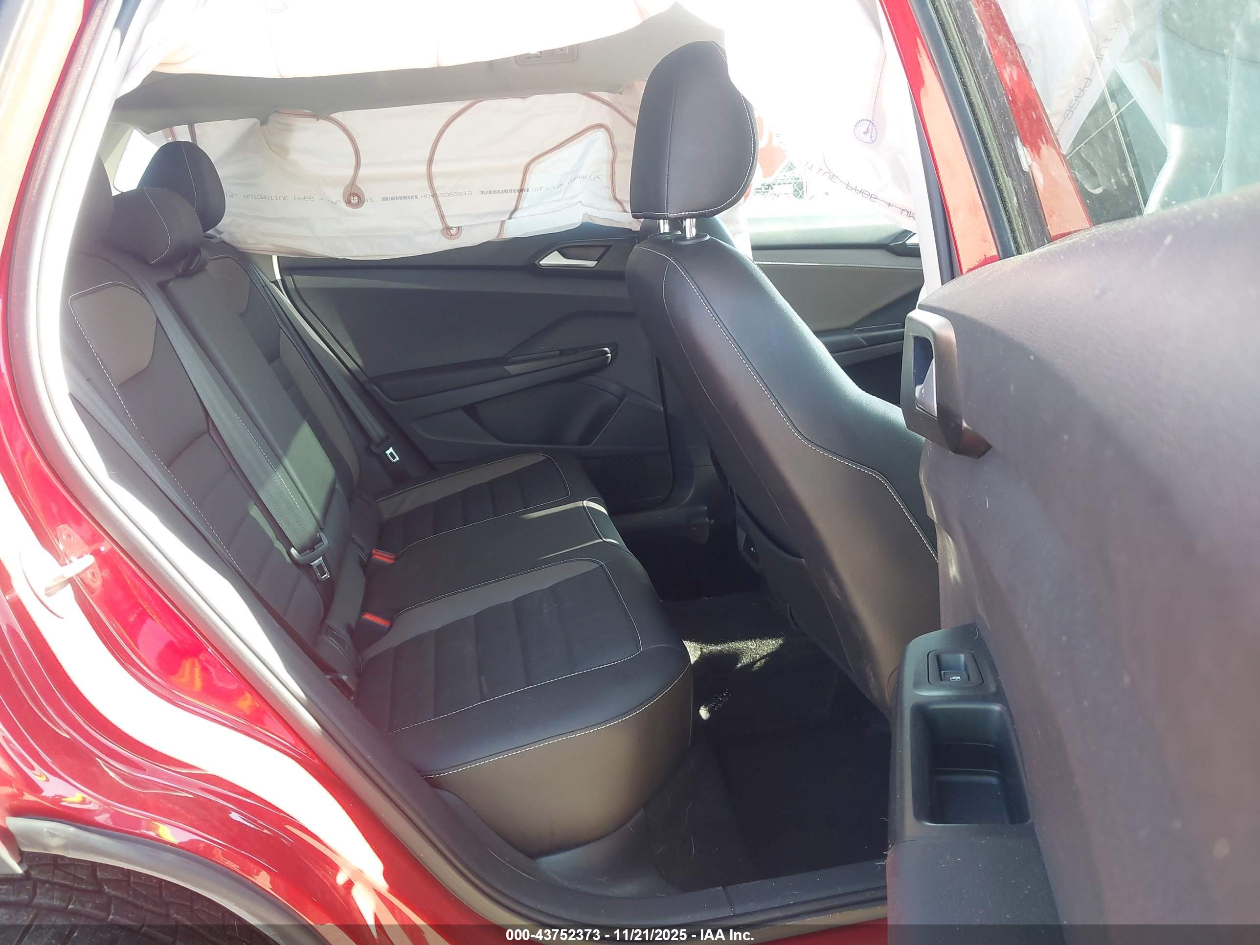 VOLKSWAGEN TAOS image 8
