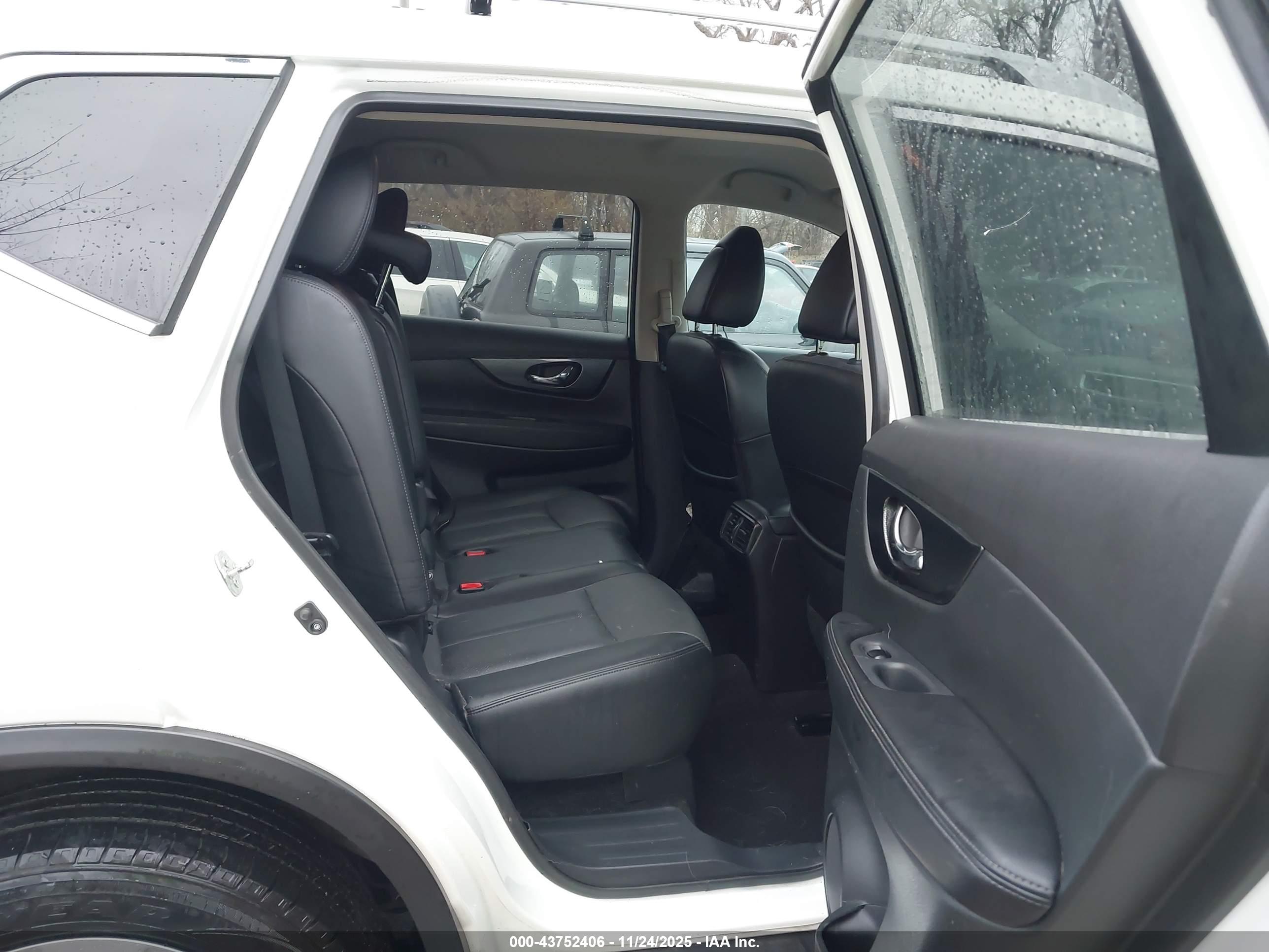 NISSAN ROGUE image 8