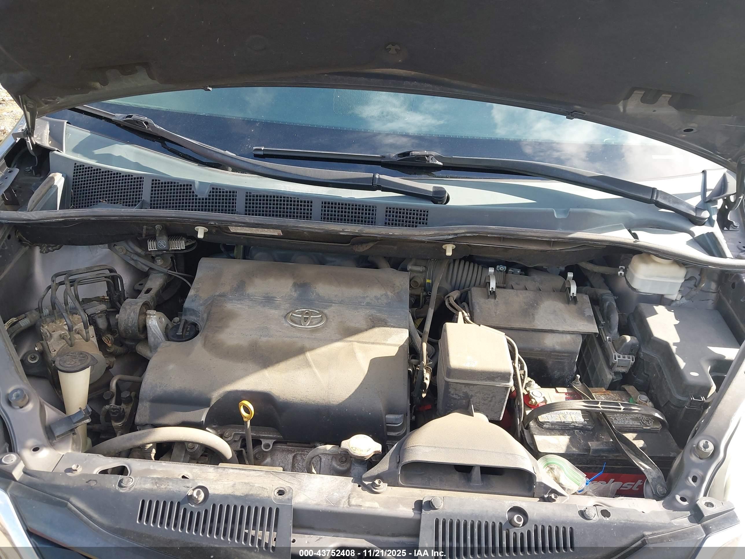TOYOTA SIENNA image 10