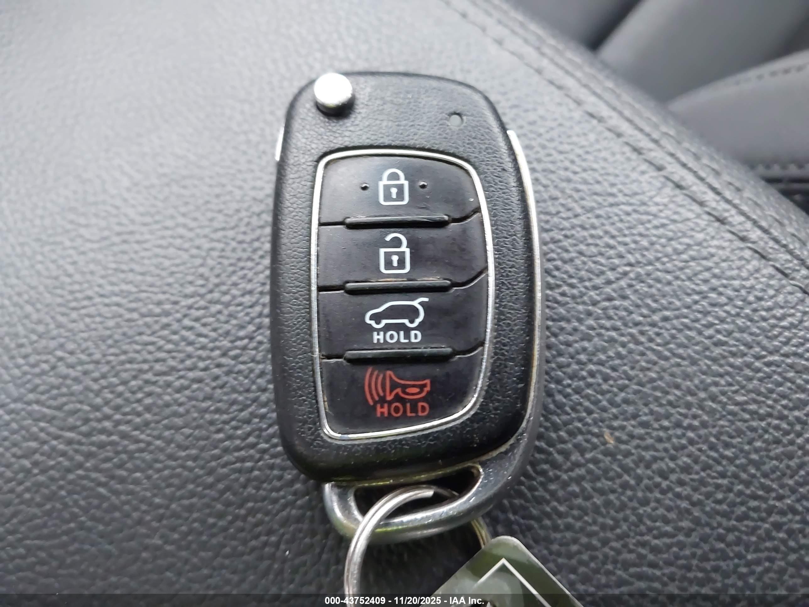 HYUNDAI TUCSON image 11