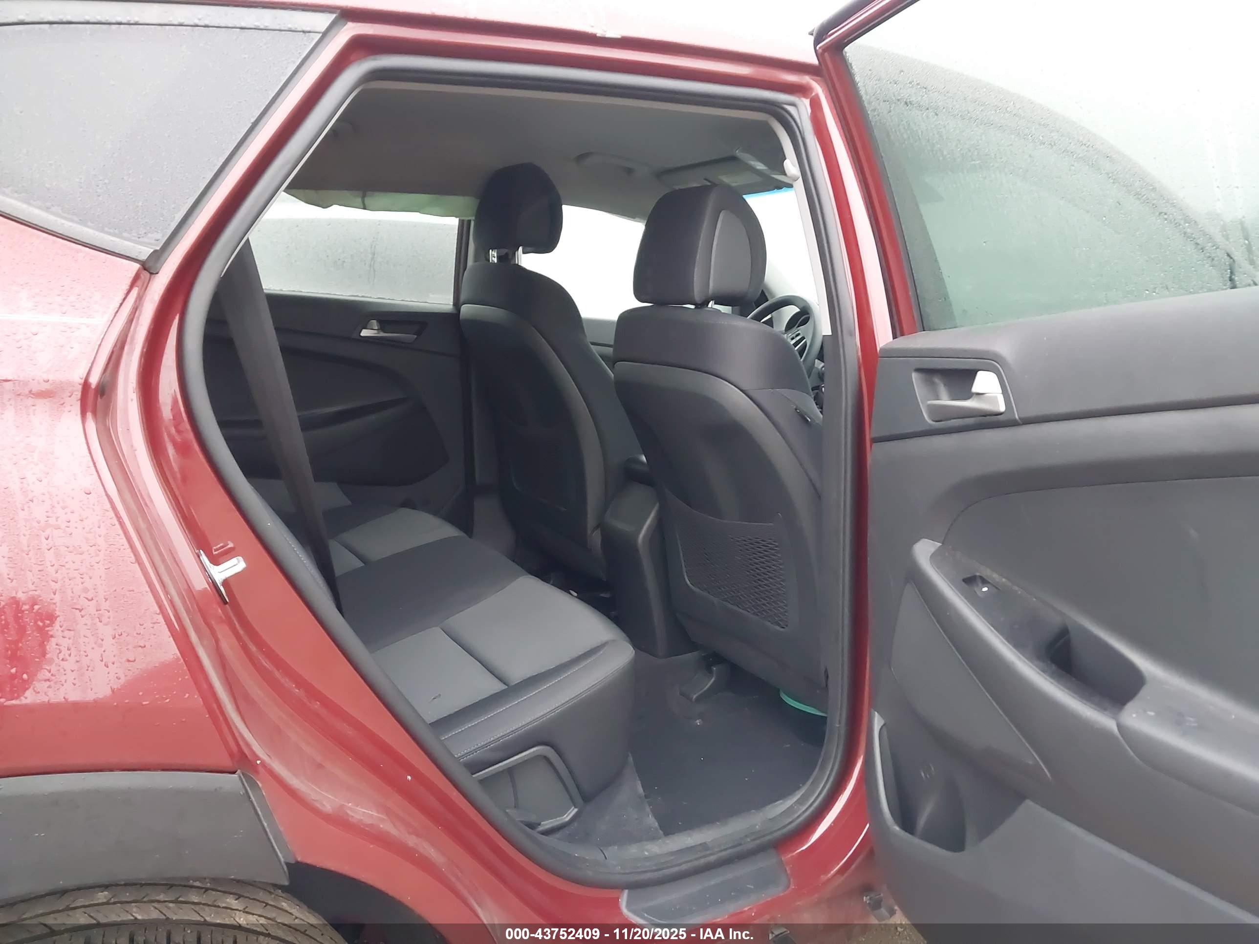 HYUNDAI TUCSON image 8