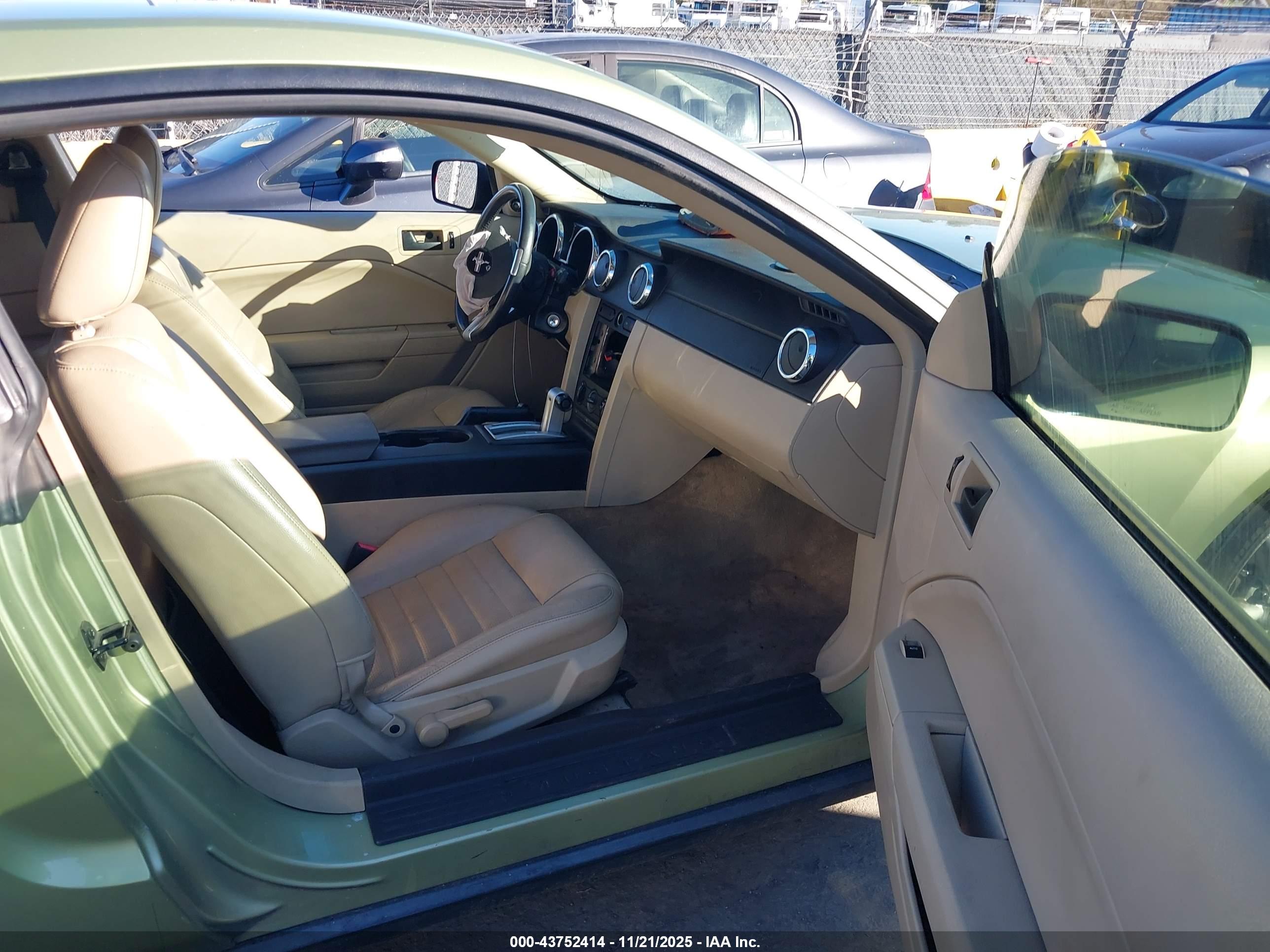 FORD MUSTANG image 5