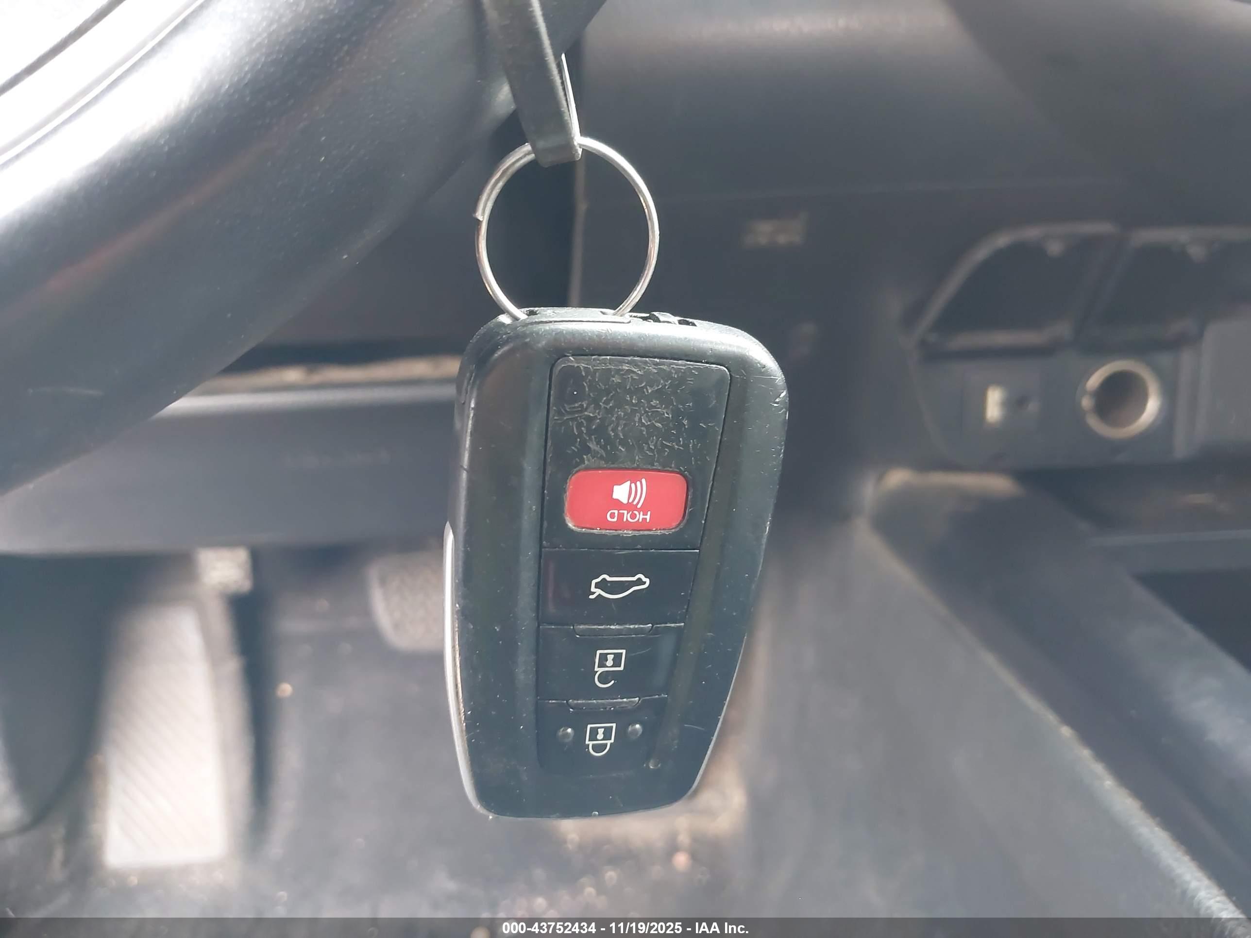 TOYOTA CAMRY image 11