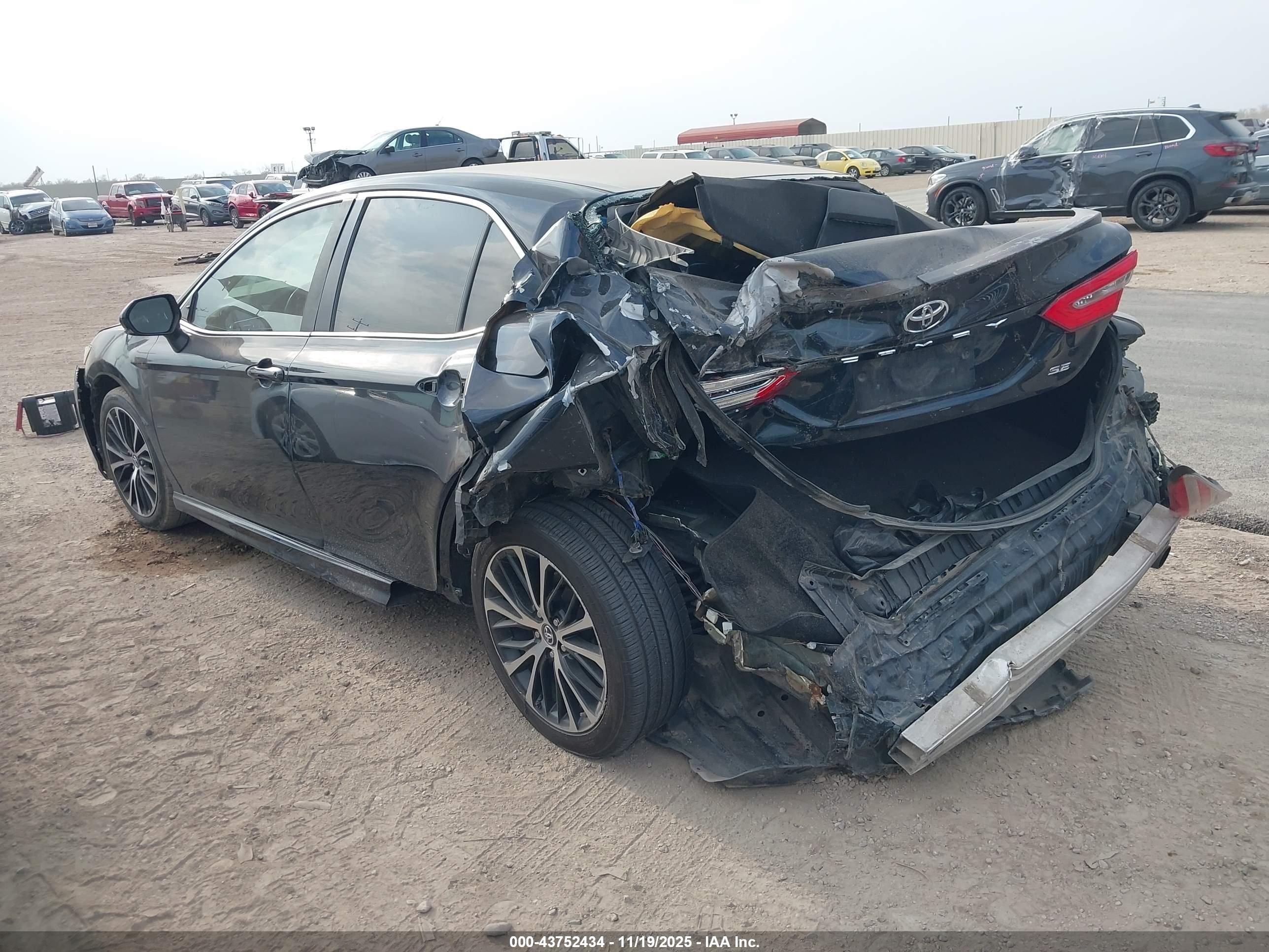 TOYOTA CAMRY image 3