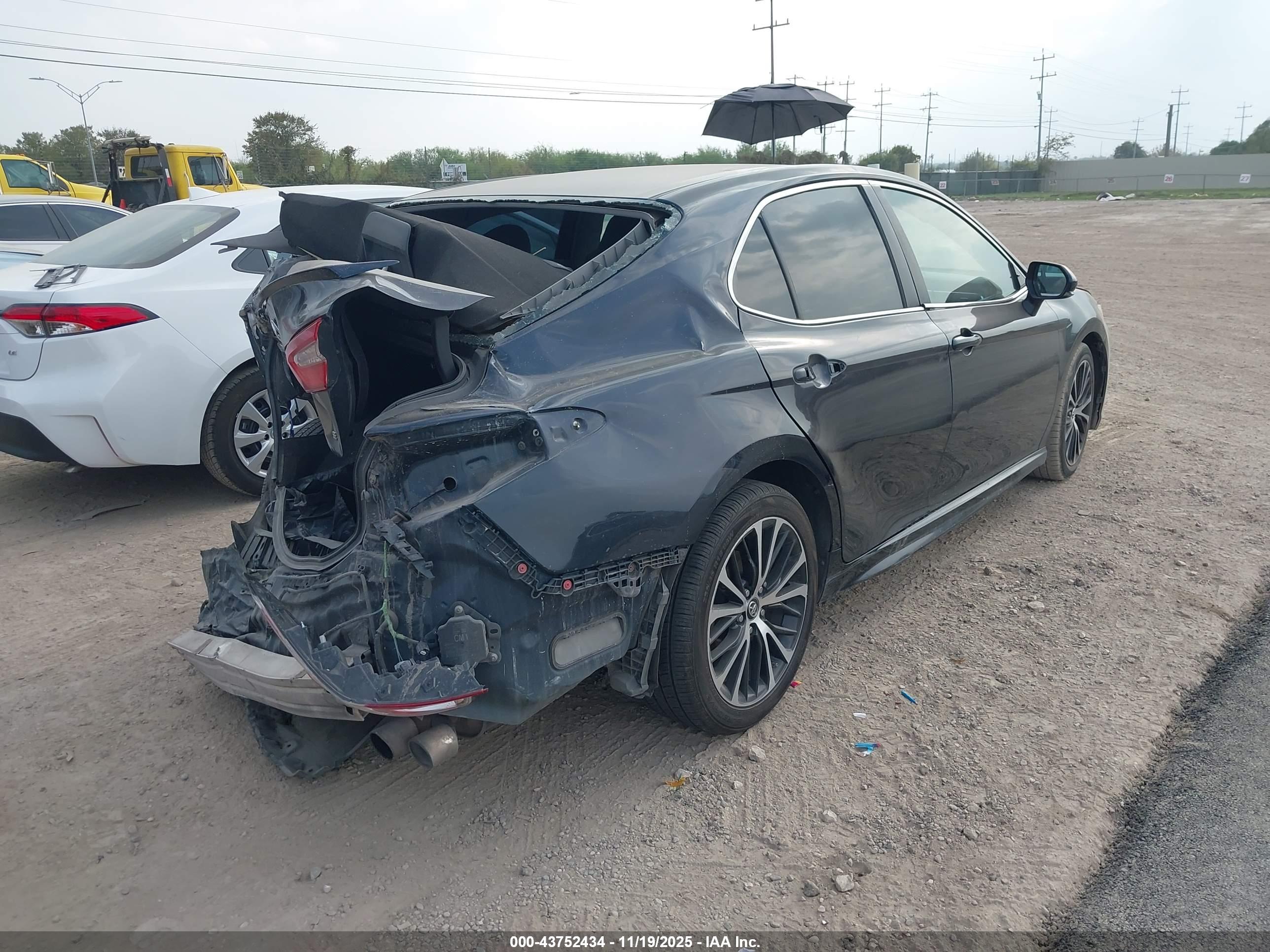 TOYOTA CAMRY image 4