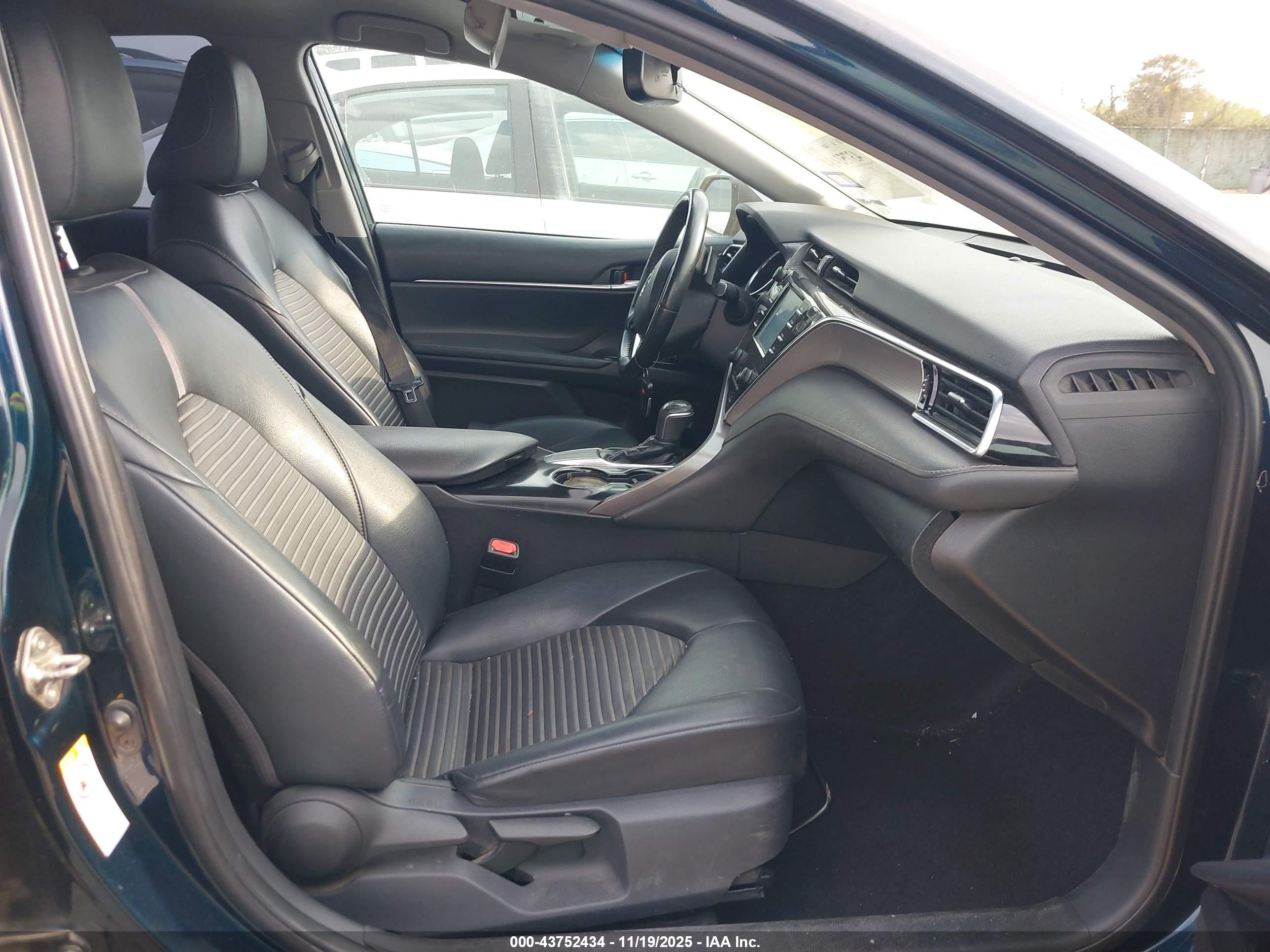 TOYOTA CAMRY image 5