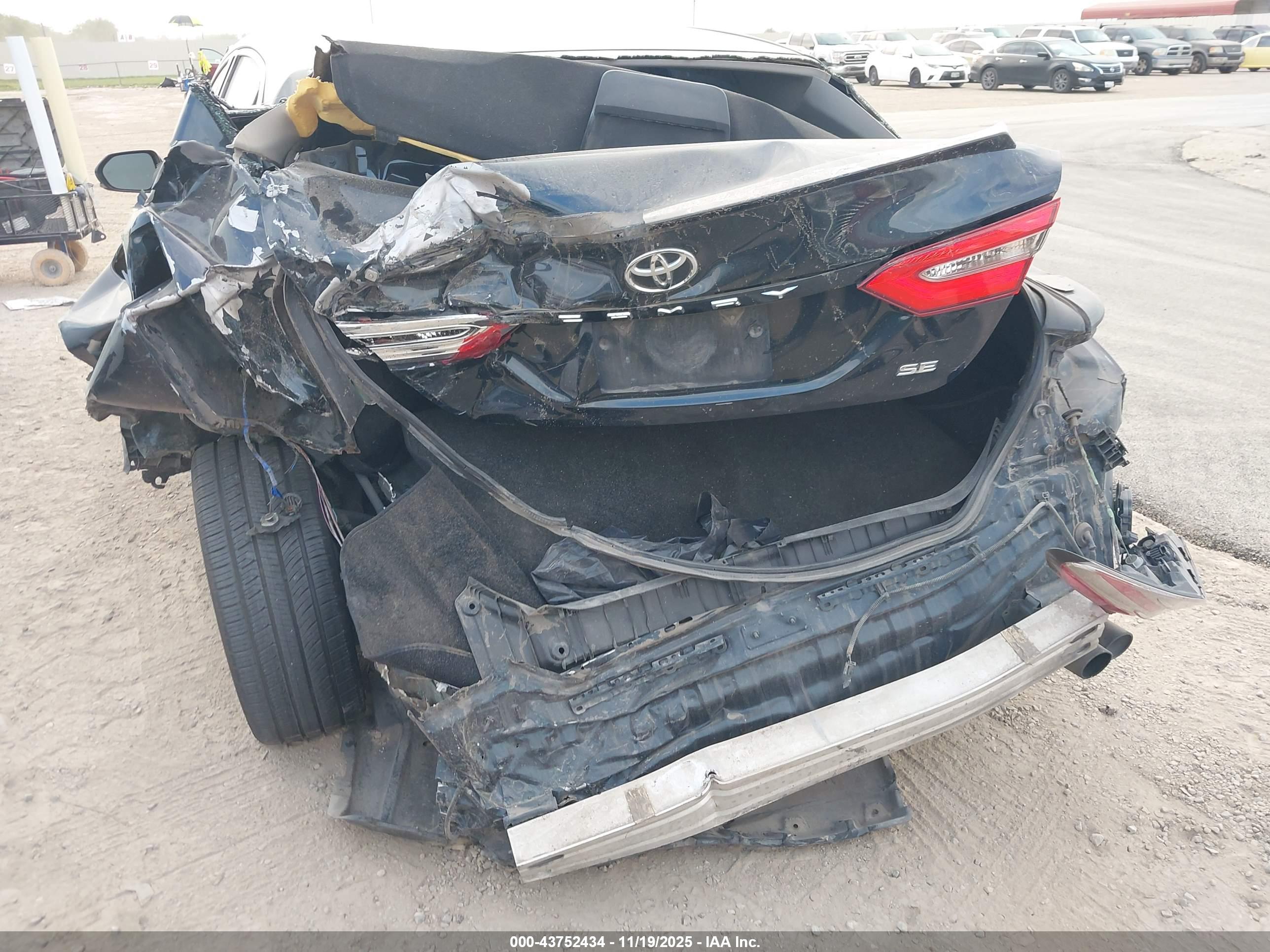 TOYOTA CAMRY image 6
