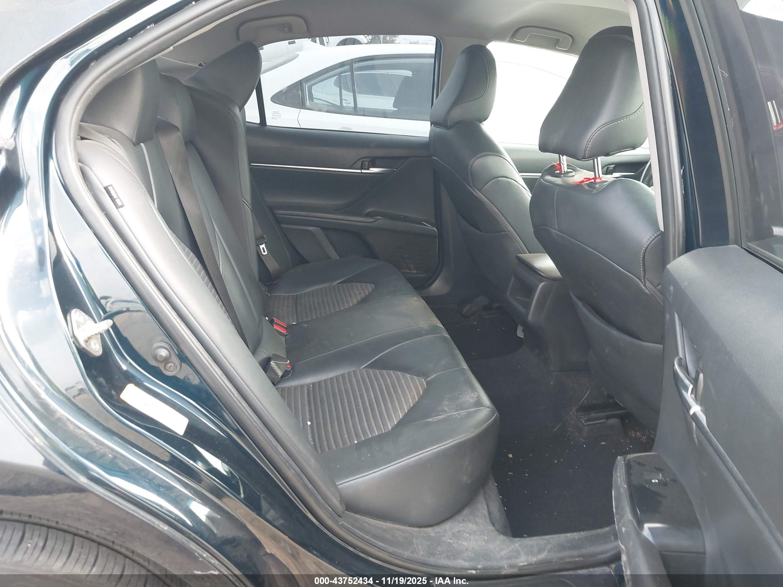 TOYOTA CAMRY image 8