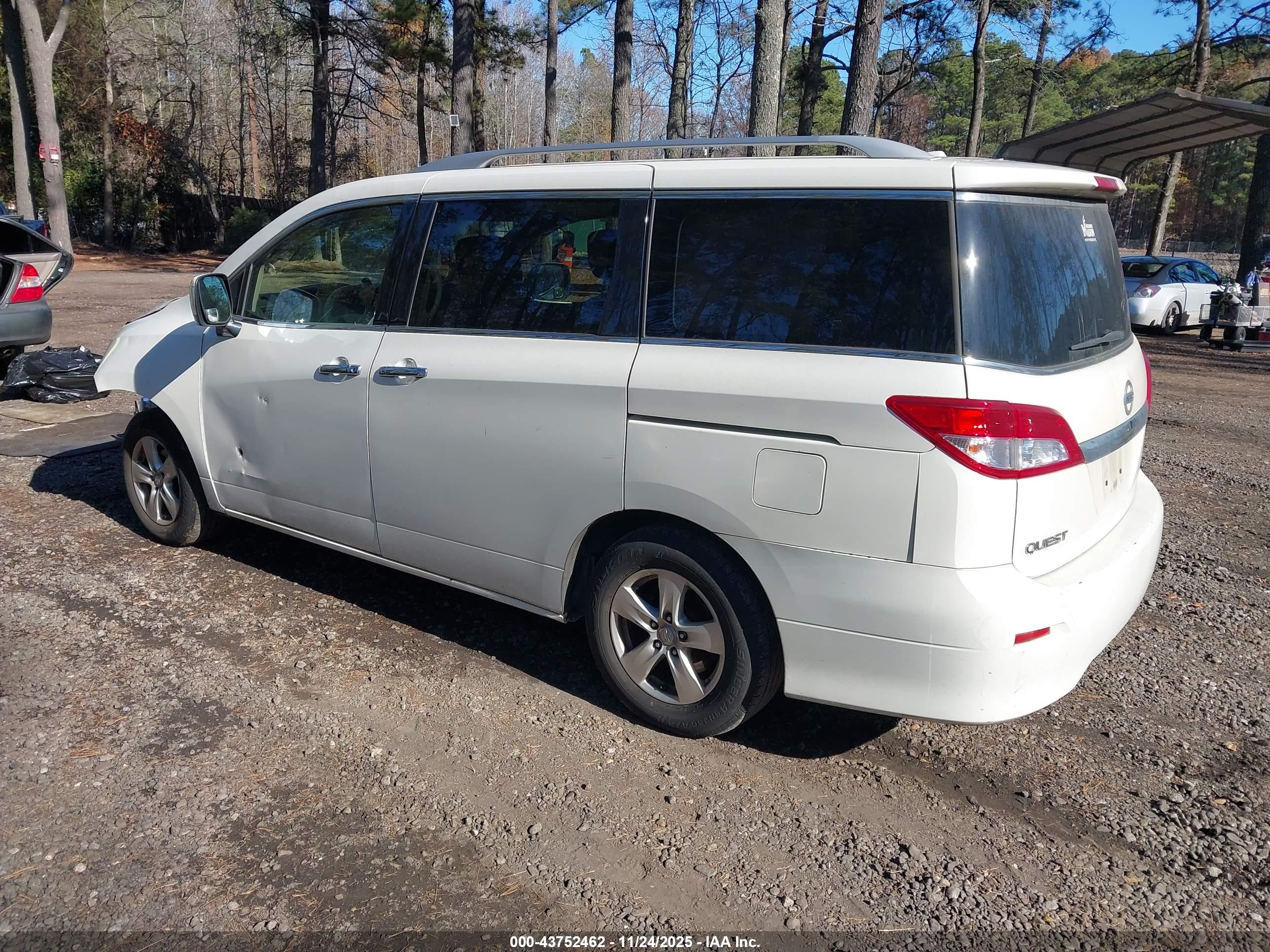 NISSAN QUEST image 3