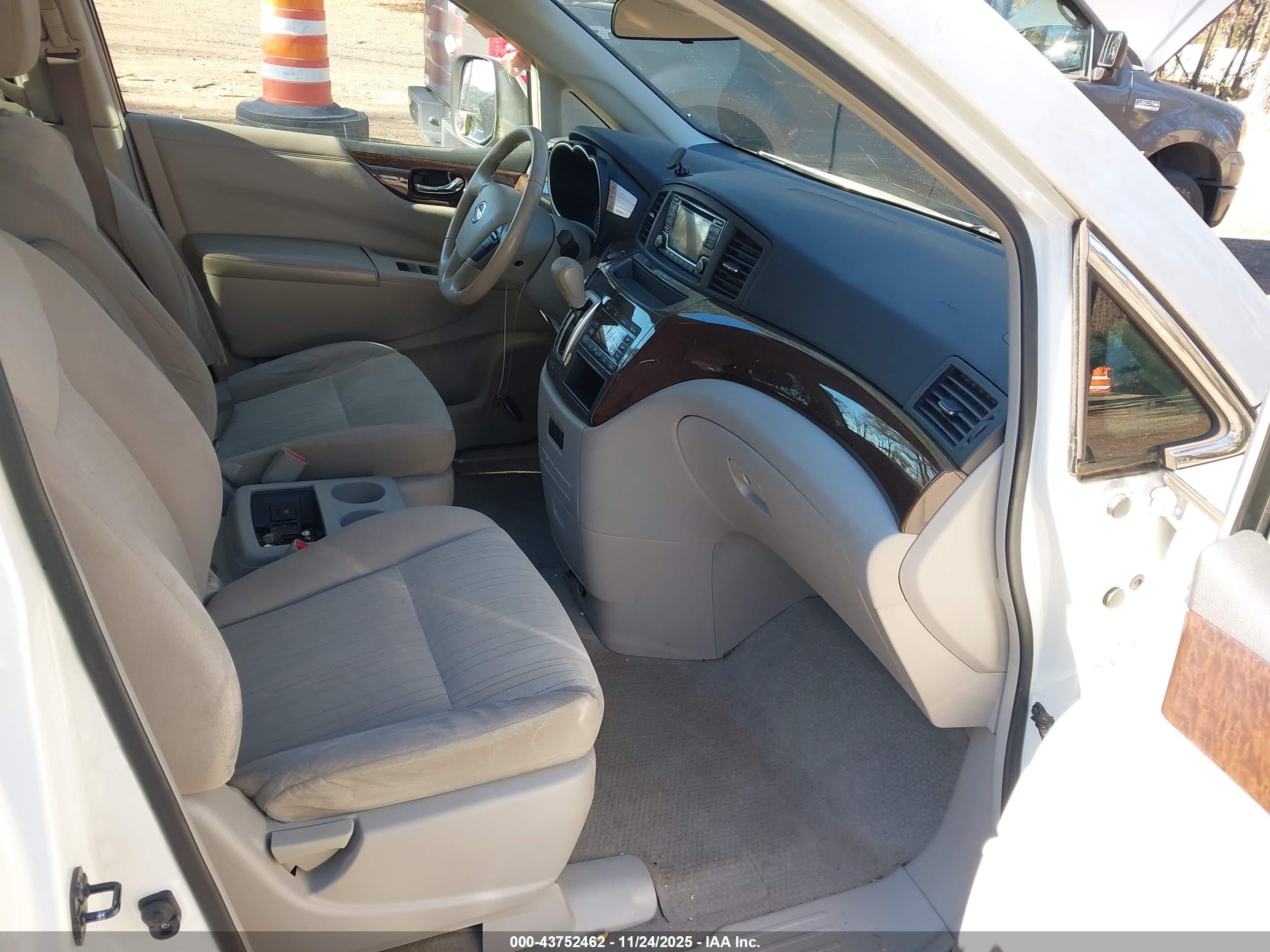 NISSAN QUEST image 5