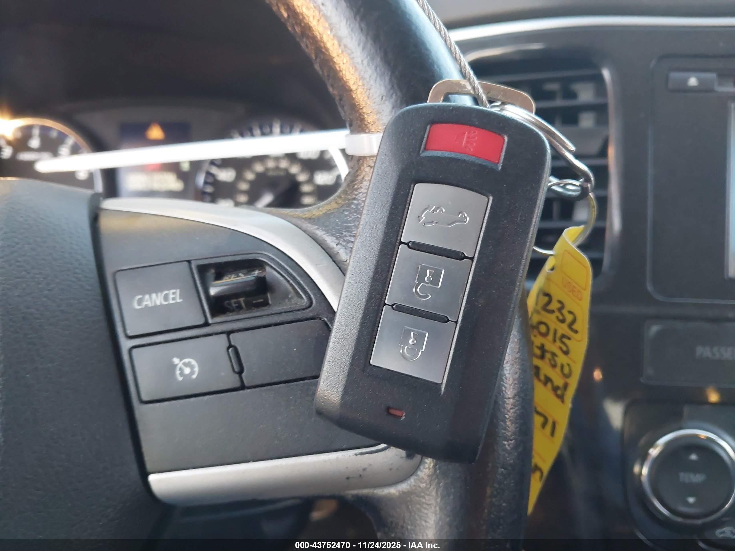 MITSUBISHI OUTLANDER image 11