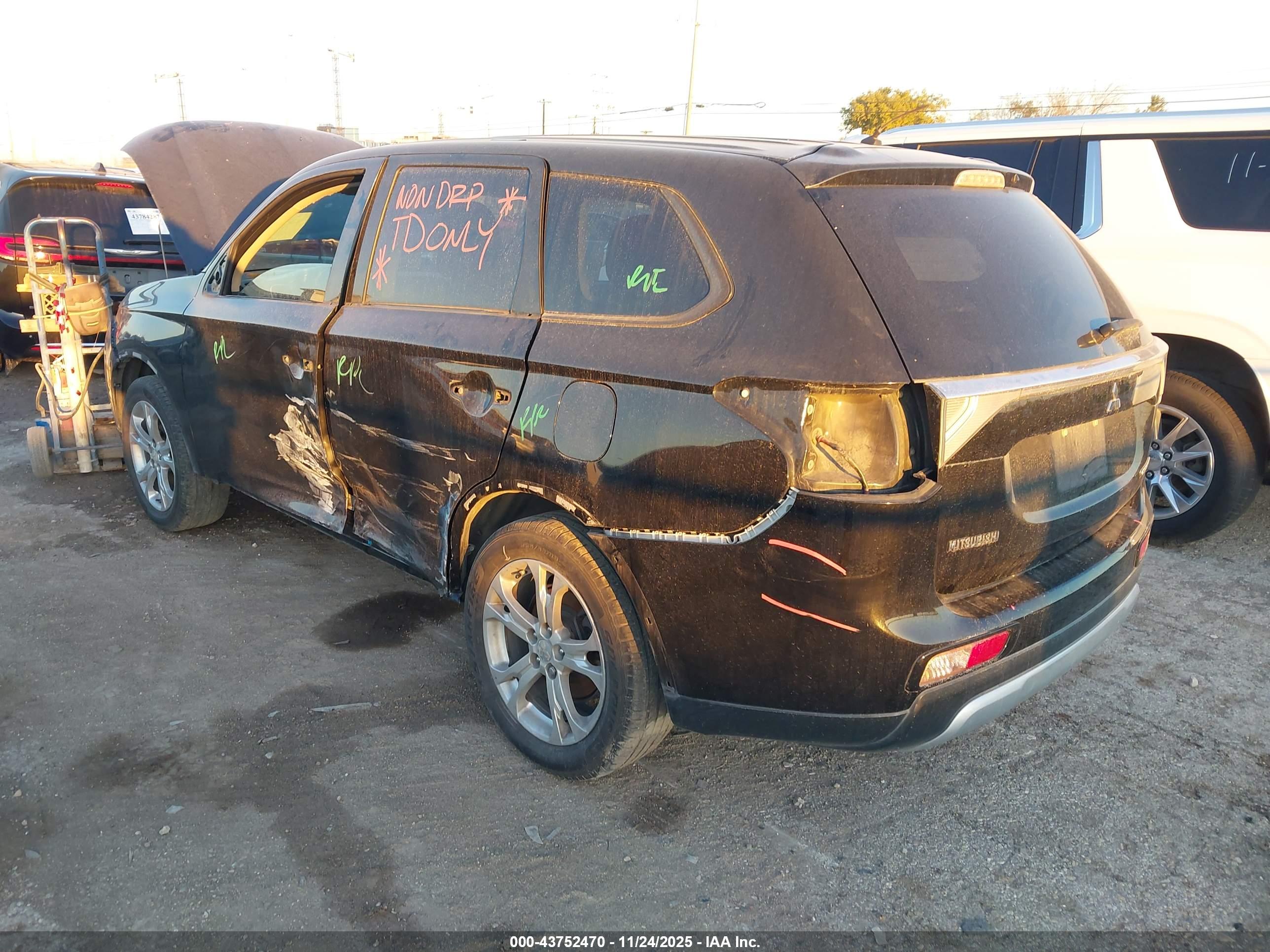 MITSUBISHI OUTLANDER image 3