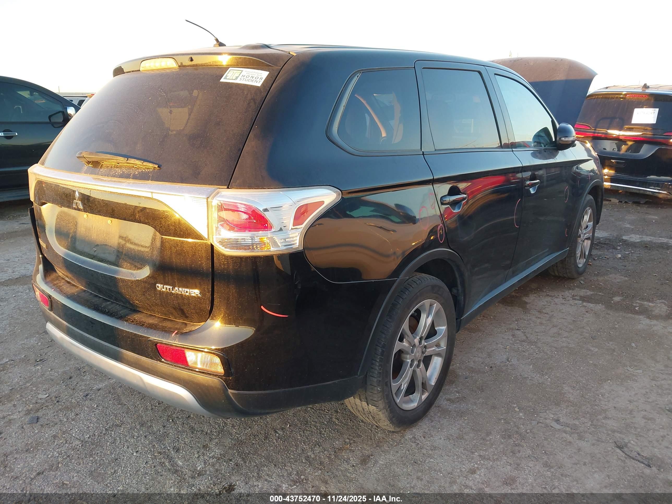 MITSUBISHI OUTLANDER image 4
