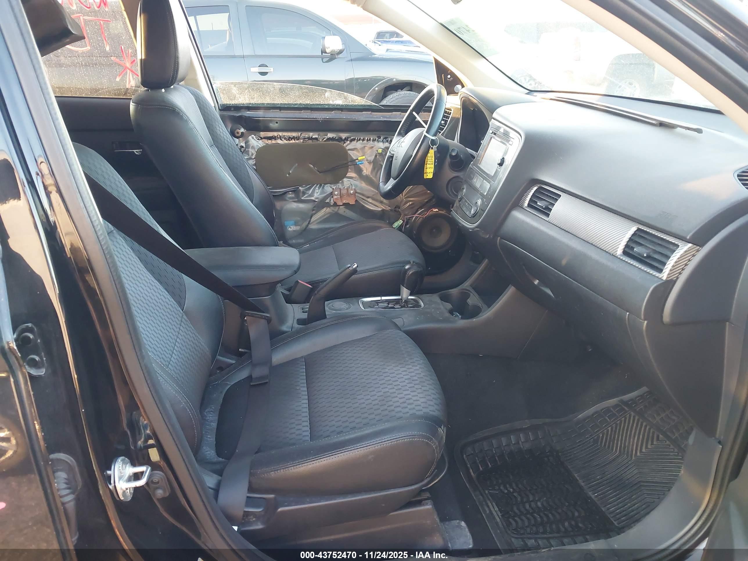 MITSUBISHI OUTLANDER image 5