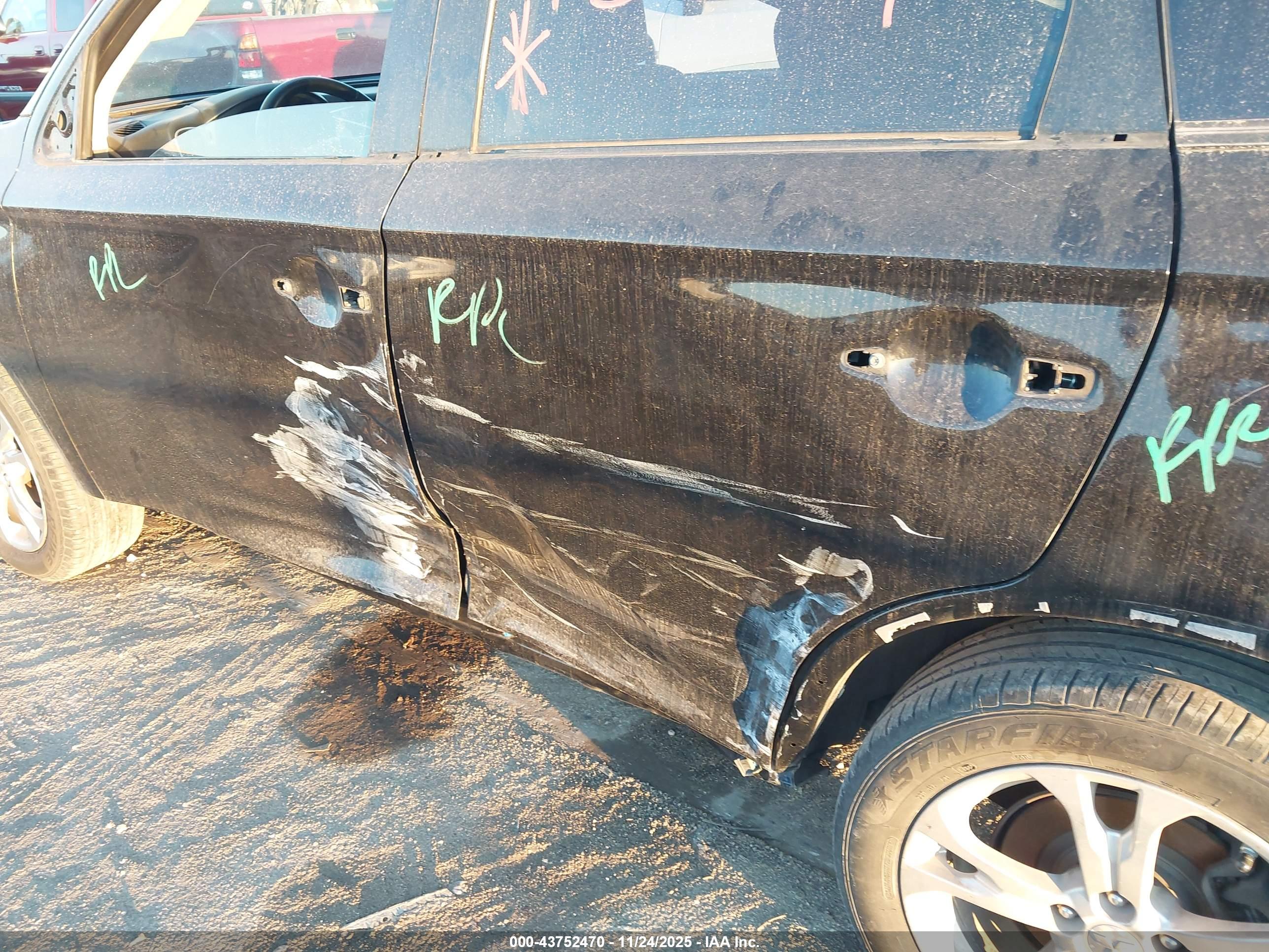 MITSUBISHI OUTLANDER image 6