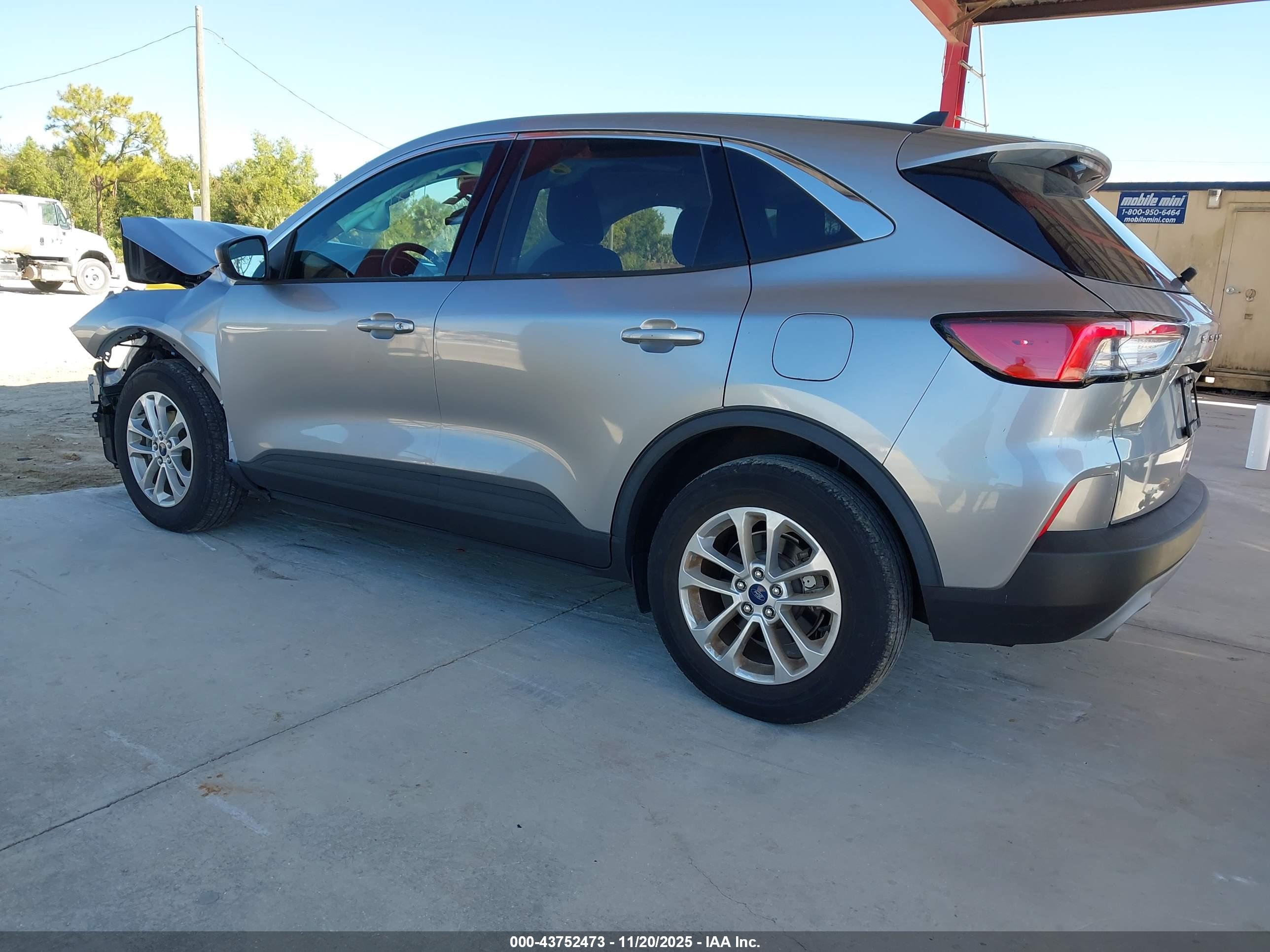 FORD ESCAPE image 3