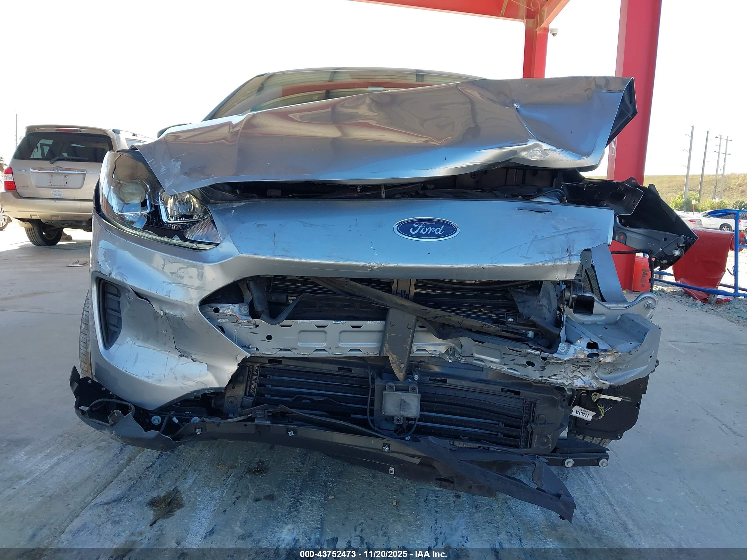 FORD ESCAPE image 6