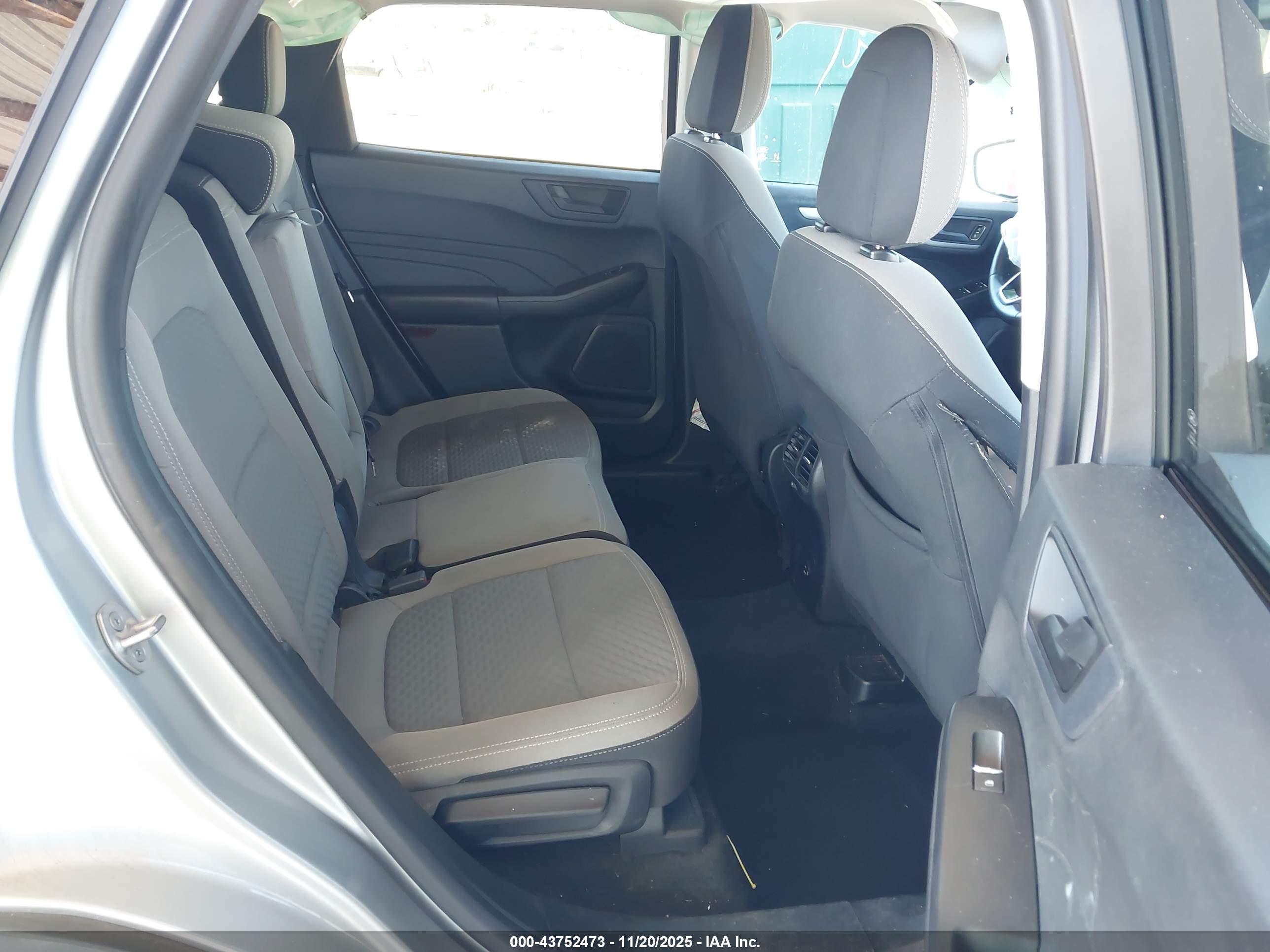 FORD ESCAPE image 8