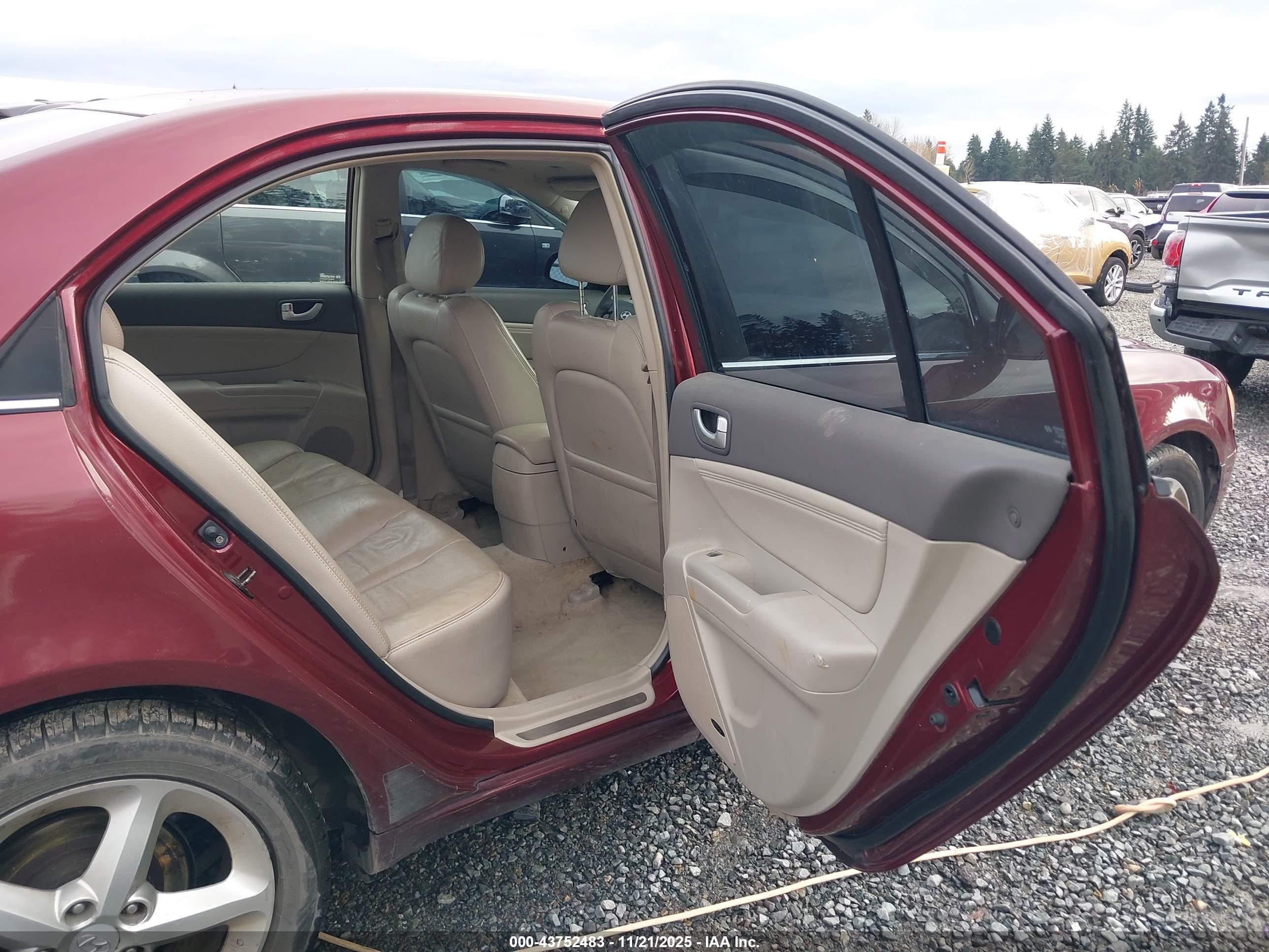 HYUNDAI SONATA image 8