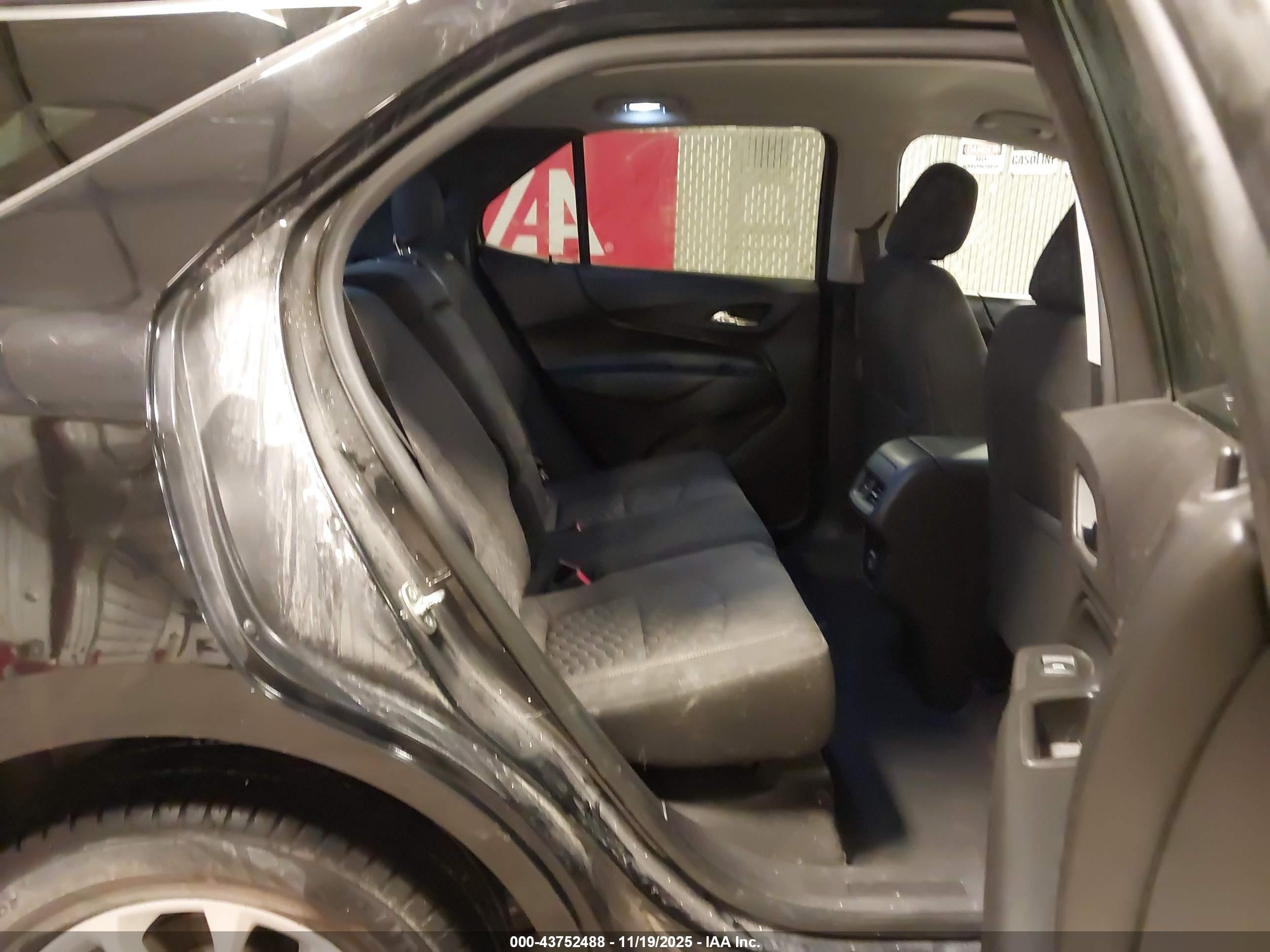 CHEVROLET EQUINOX image 8