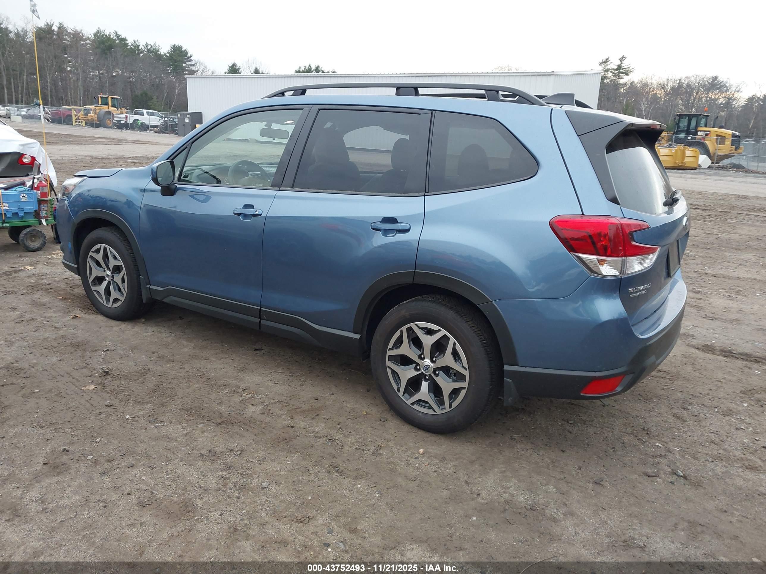 SUBARU FORESTER image 3
