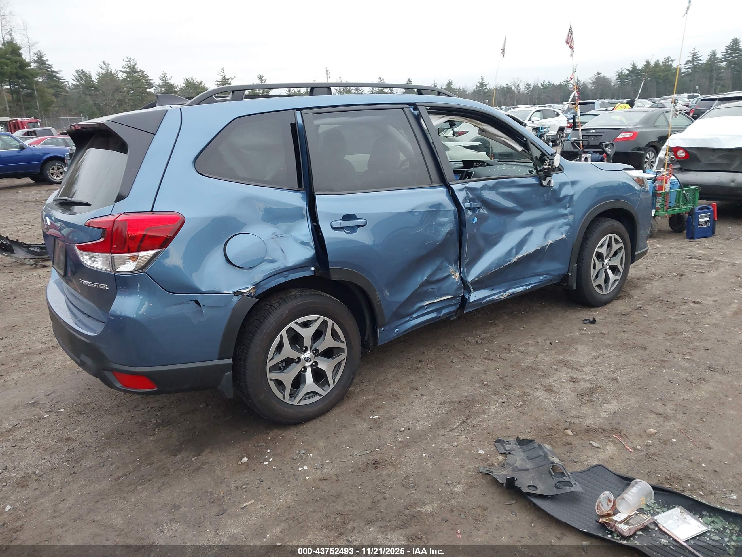 SUBARU FORESTER image 4