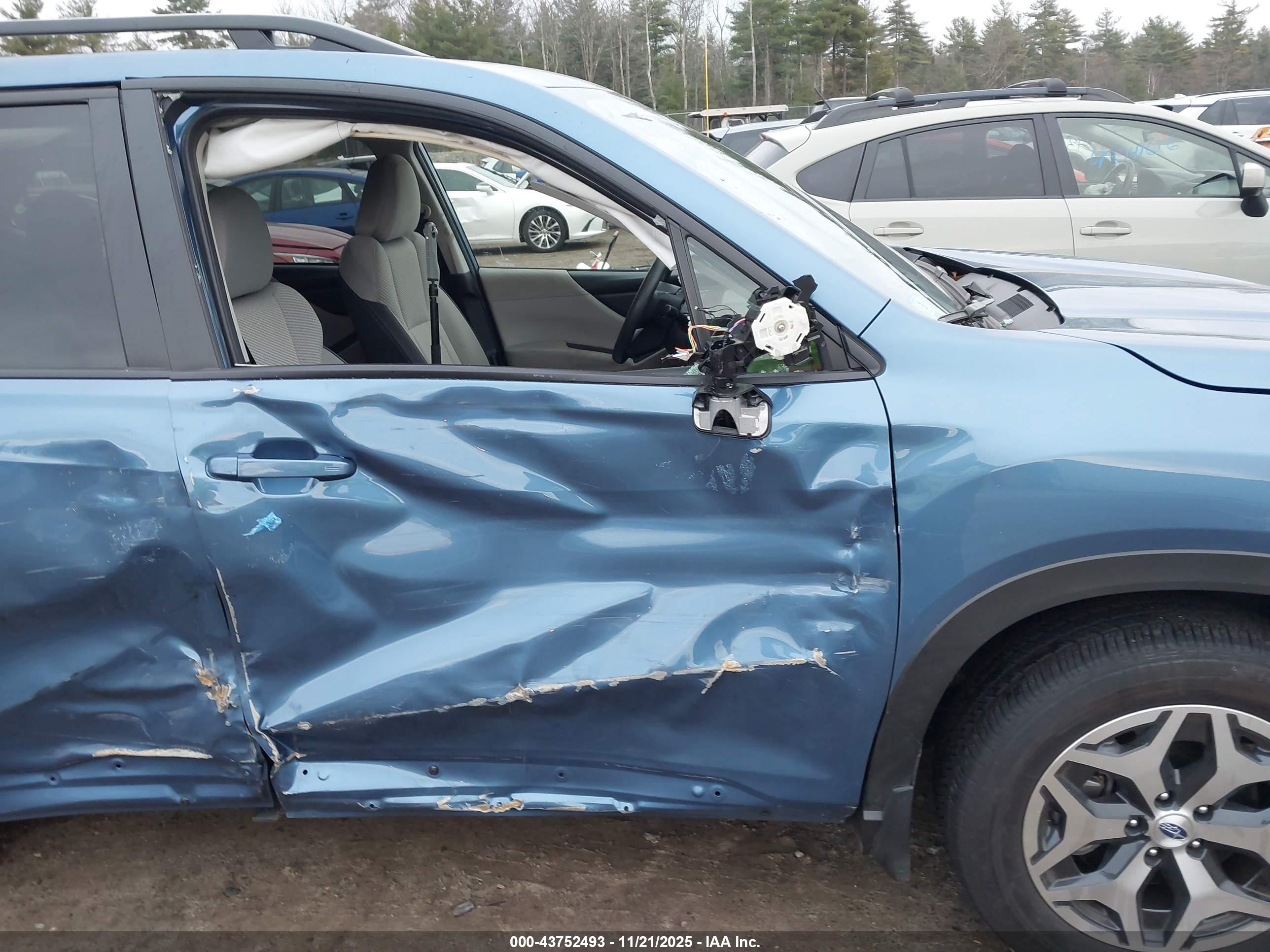 SUBARU FORESTER image 6