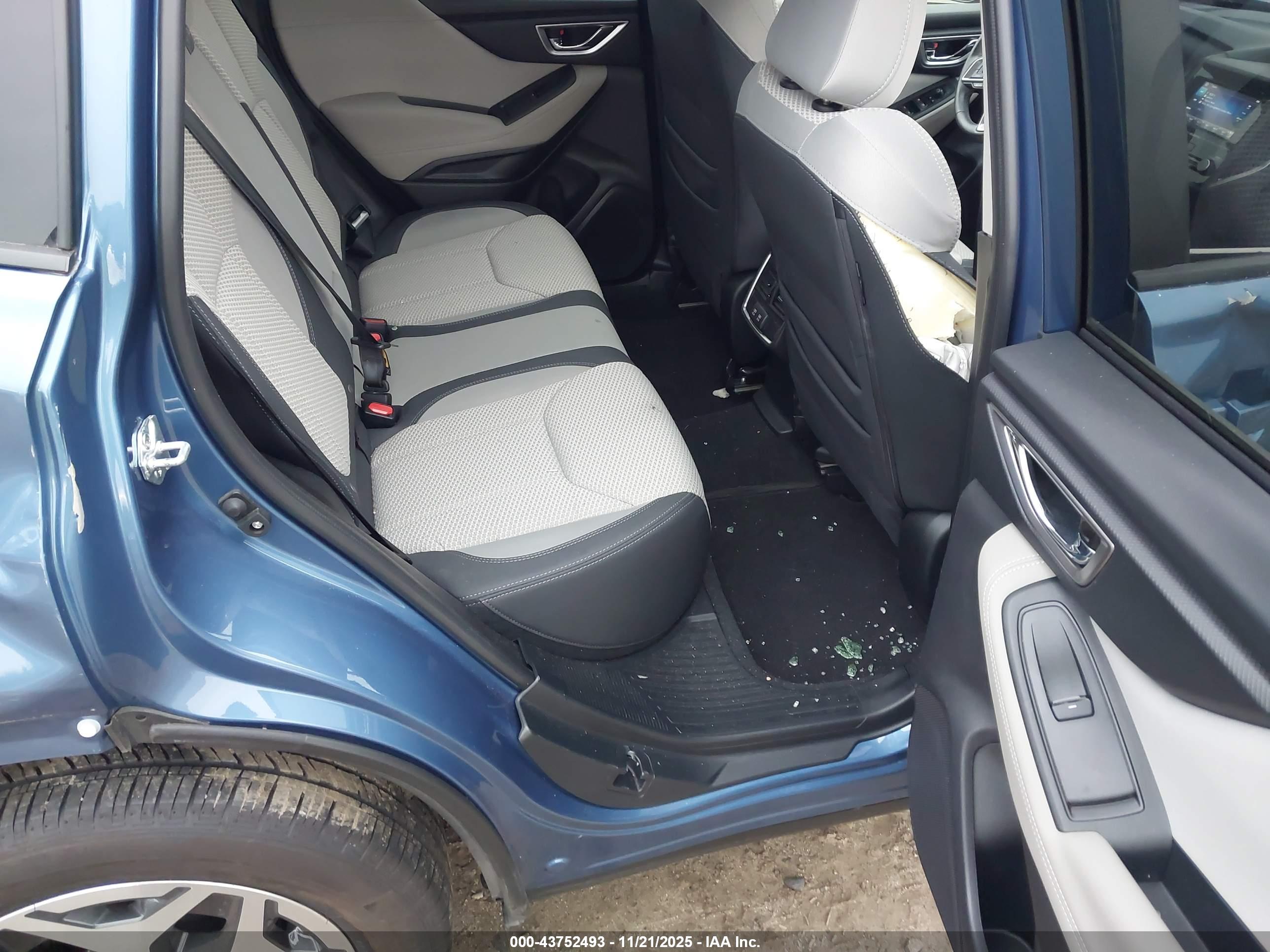 SUBARU FORESTER image 8