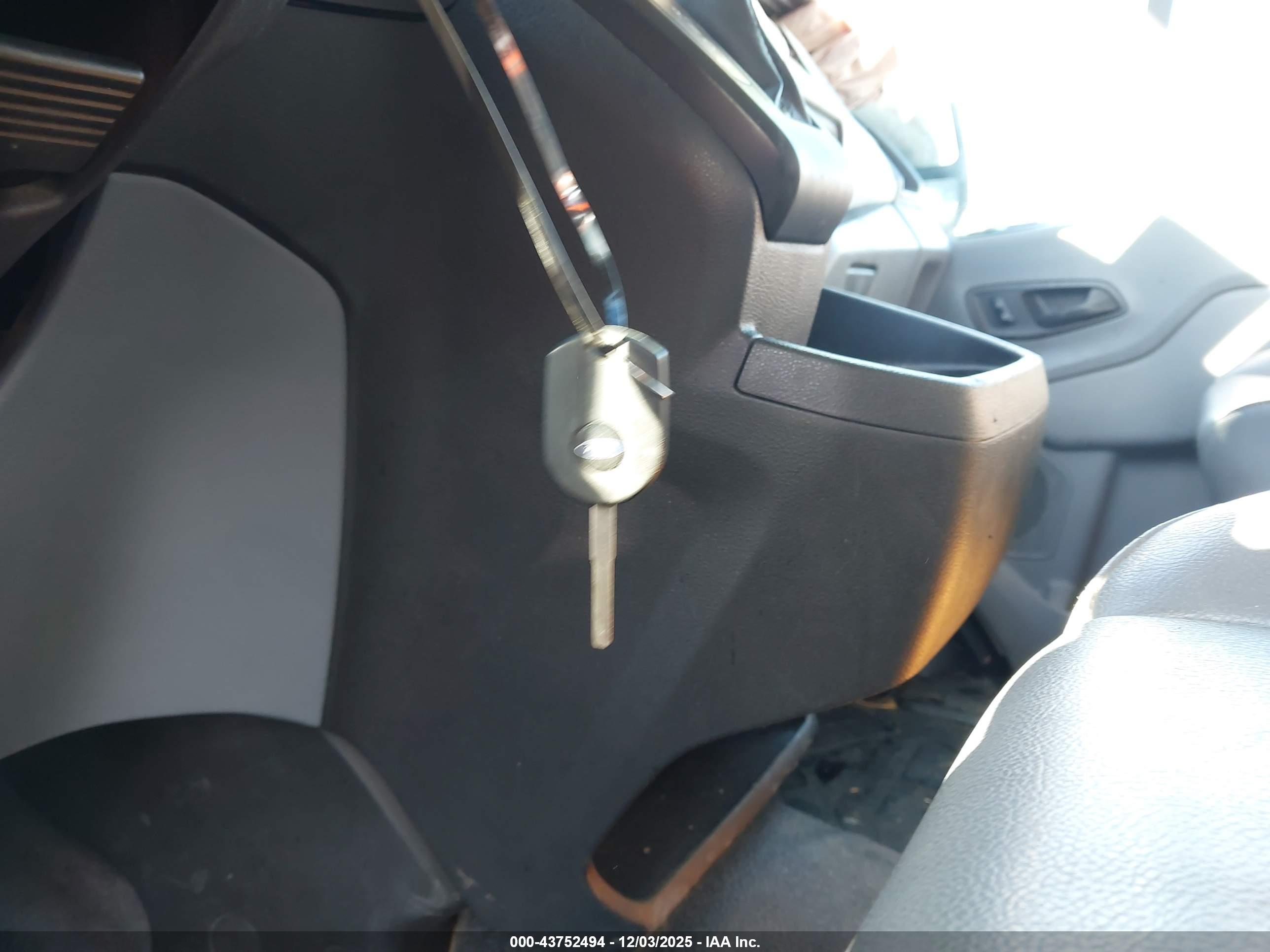 FORD TRANSIT-250 image 11