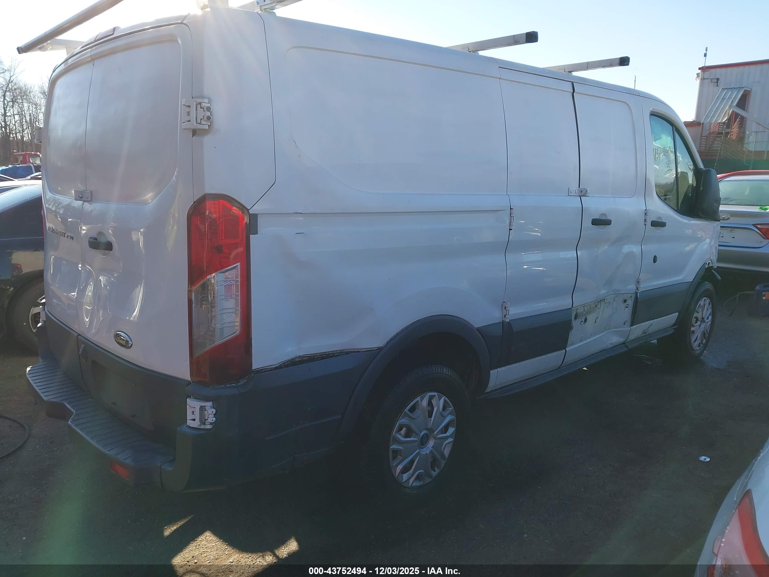 FORD TRANSIT-250 image 4