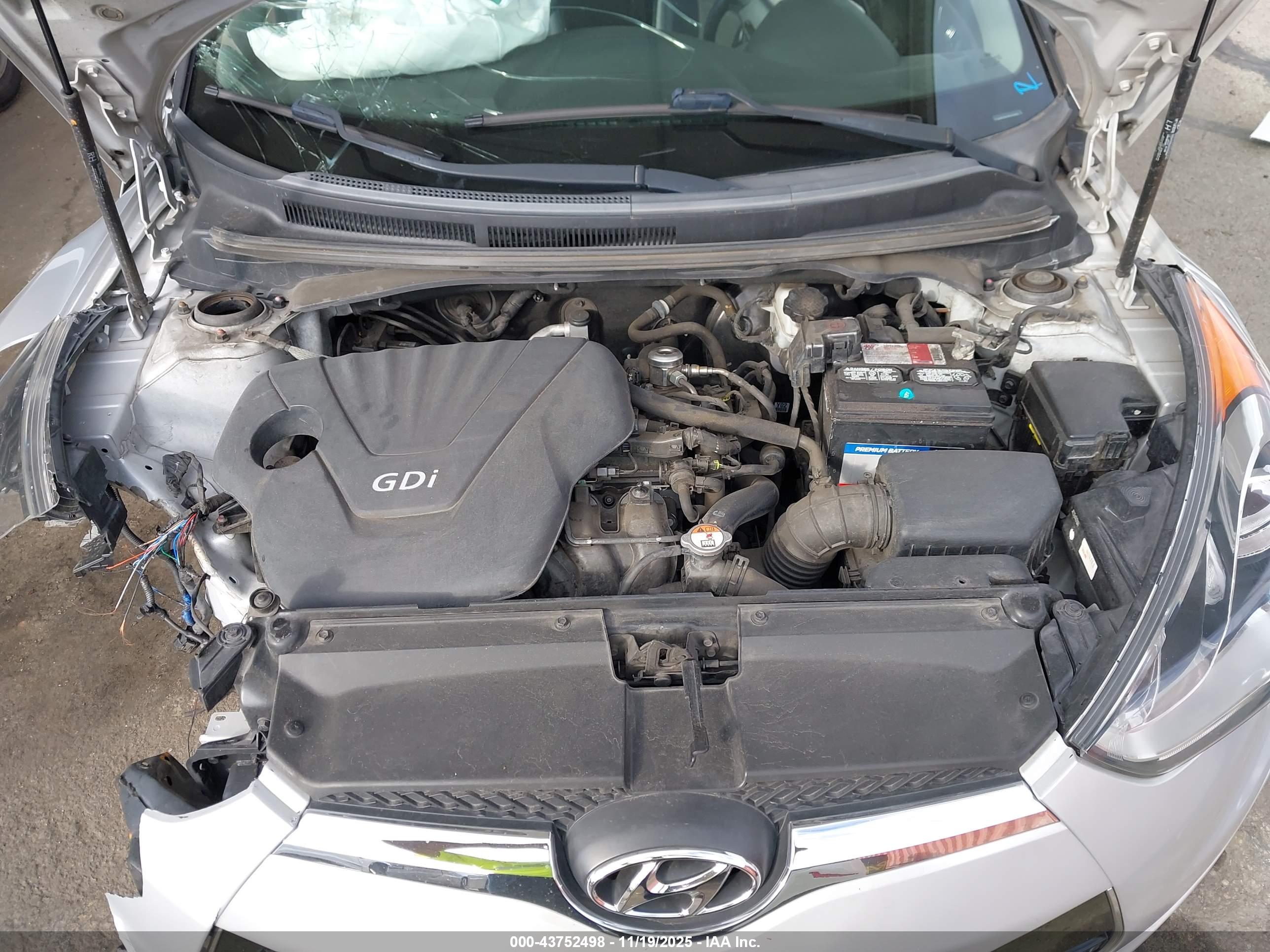 HYUNDAI VELOSTER image 10