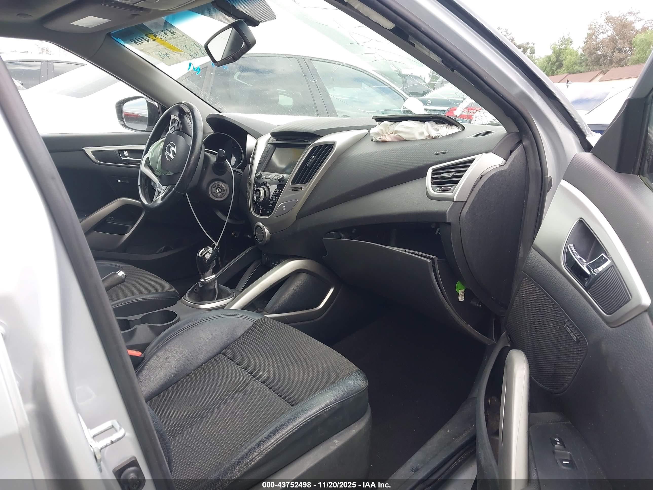 HYUNDAI VELOSTER image 5