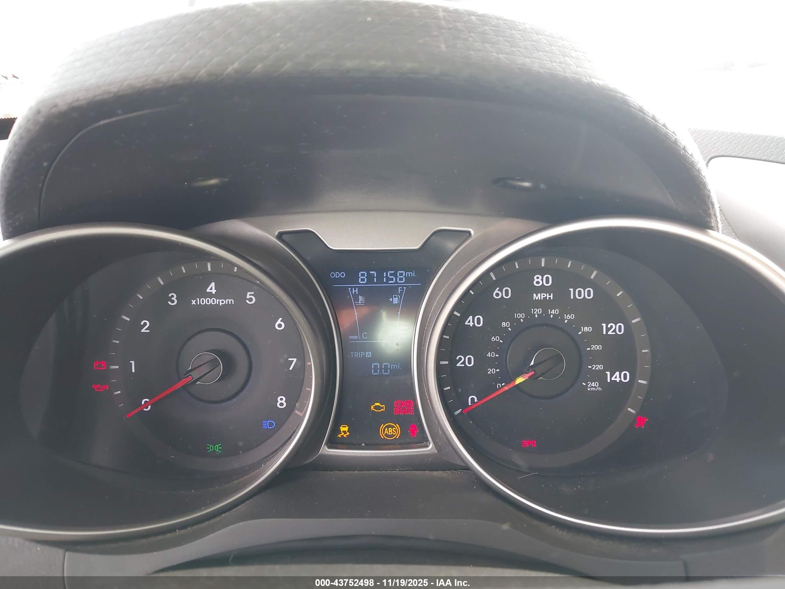 HYUNDAI VELOSTER image 7
