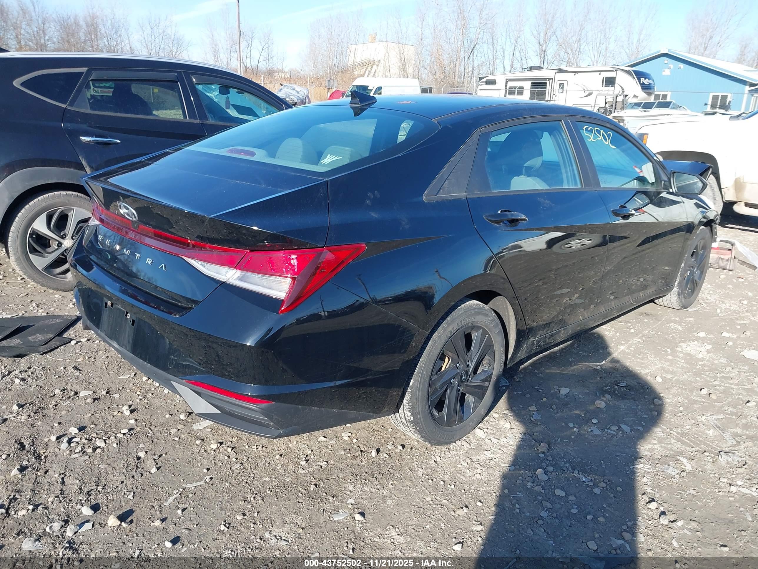 HYUNDAI ELANTRA image 4