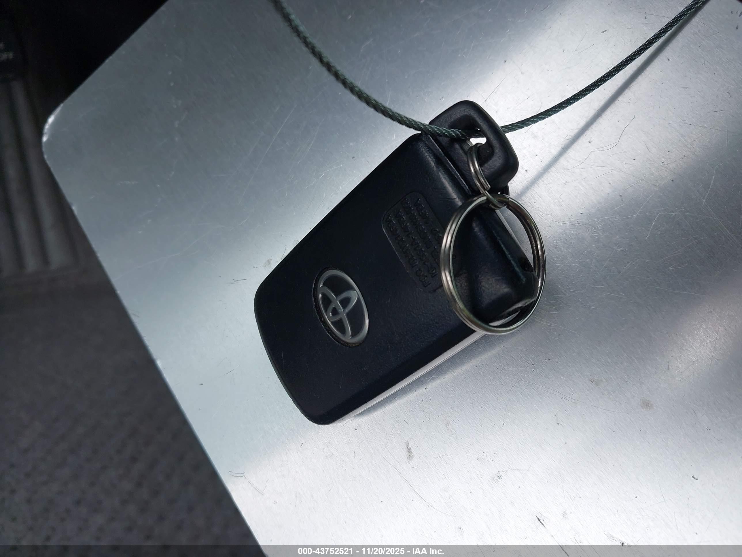 TOYOTA CAMRY image 11