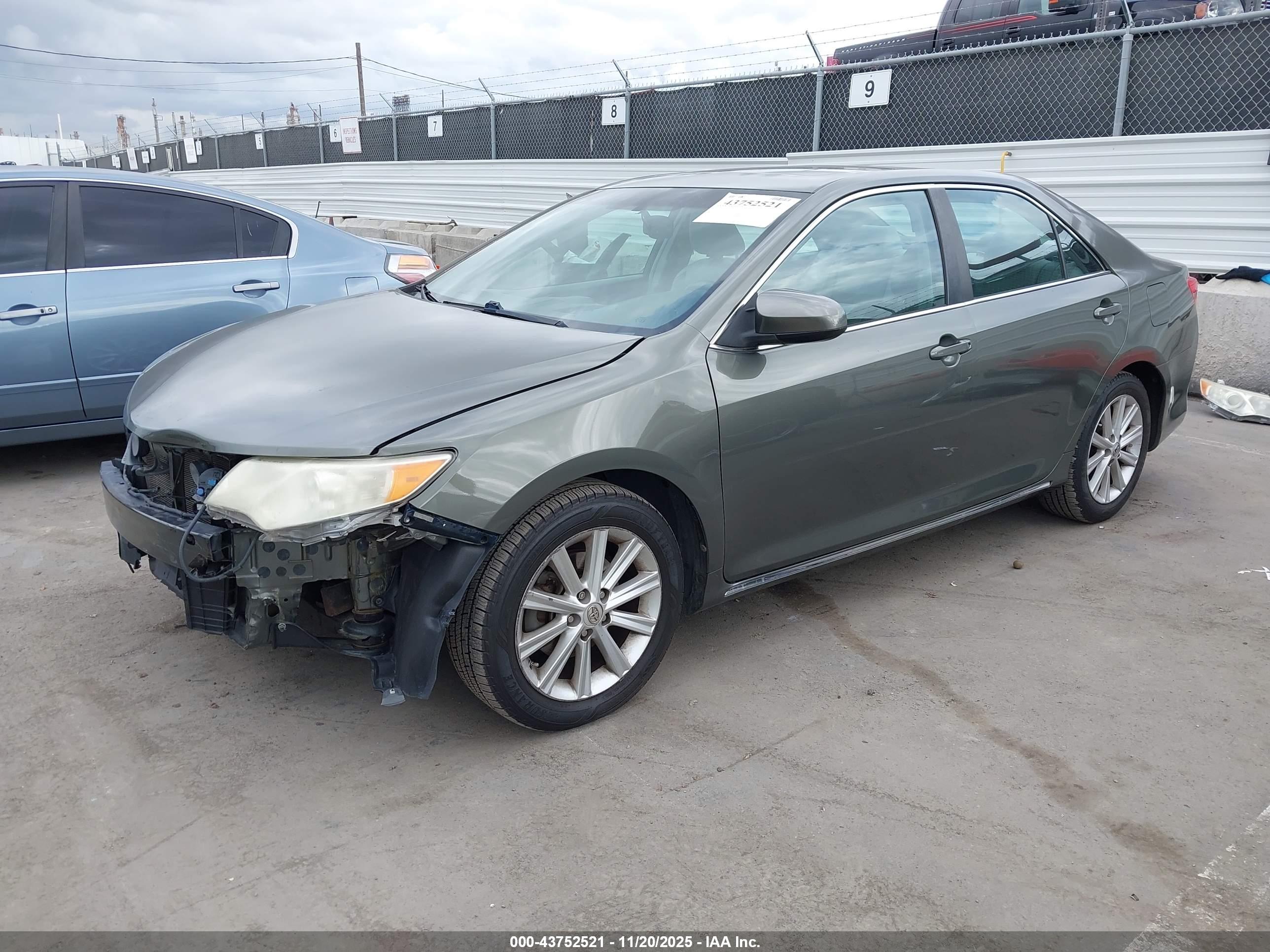 TOYOTA CAMRY image 2