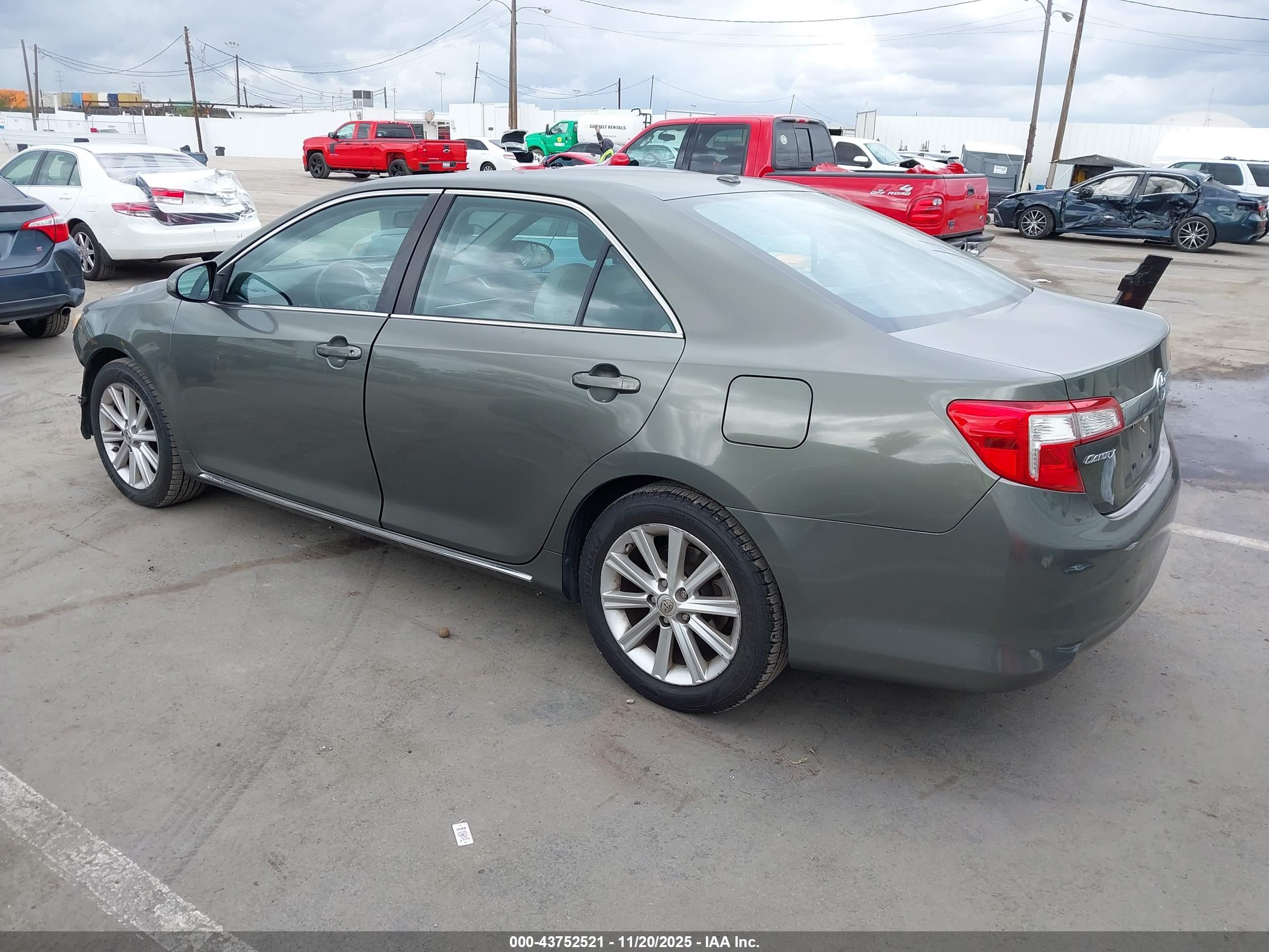 TOYOTA CAMRY image 3
