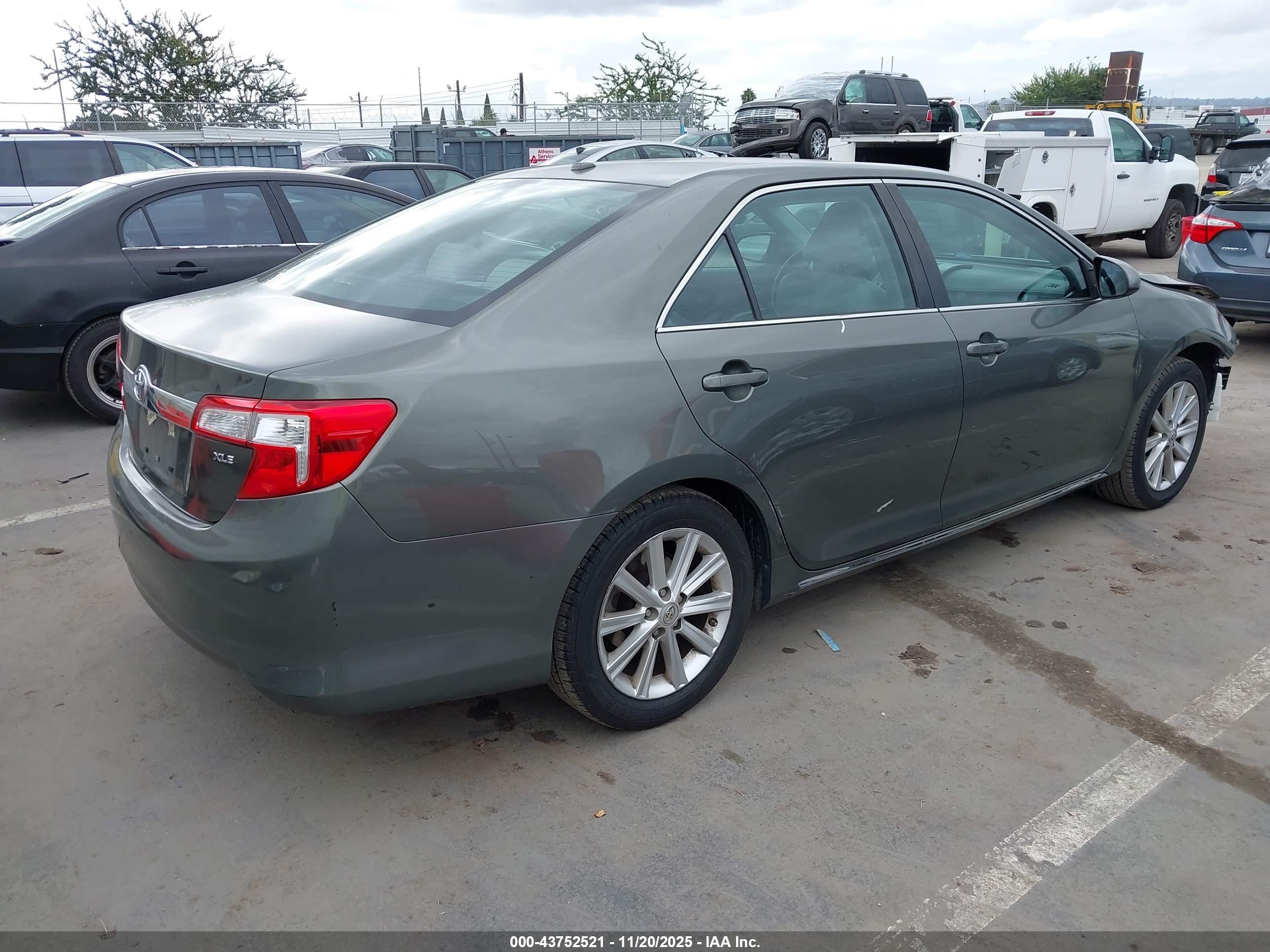TOYOTA CAMRY image 4
