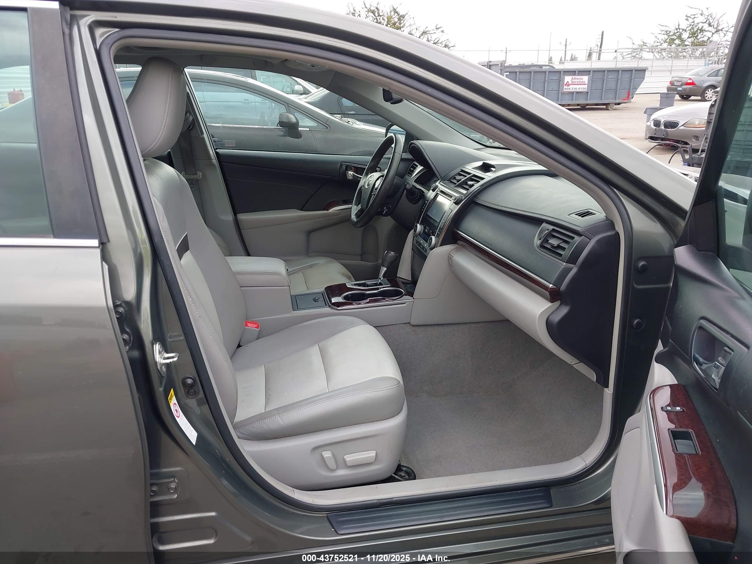 TOYOTA CAMRY image 5