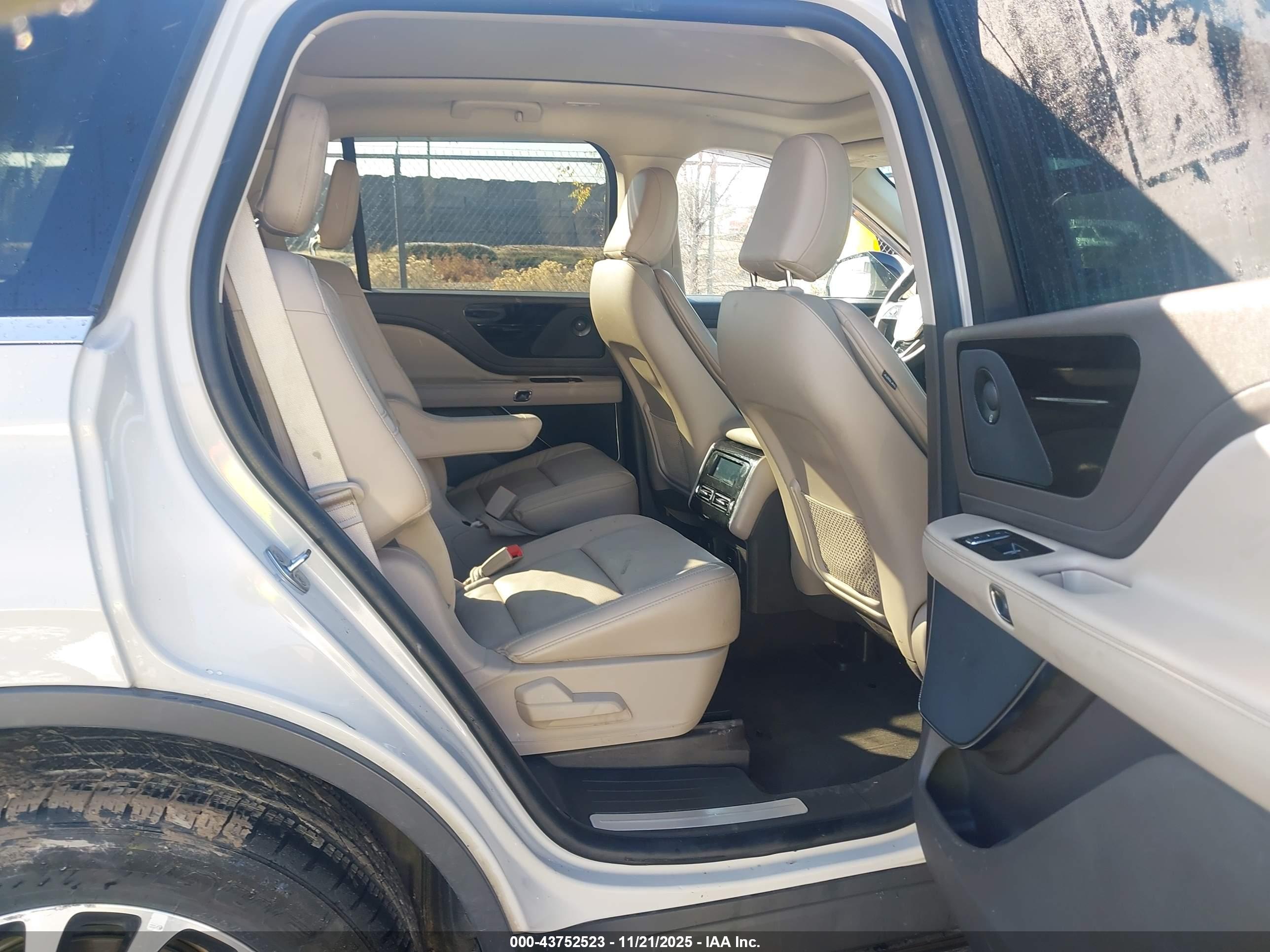 LINCOLN AVIATOR image 8