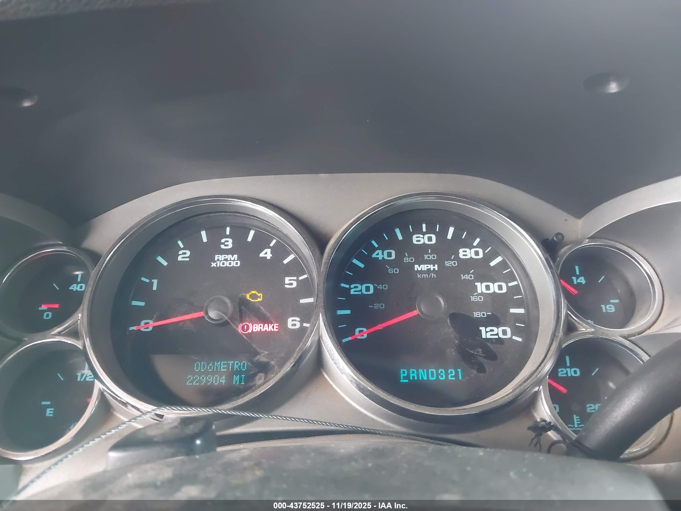 CHEVROLET SILVERADO image 7