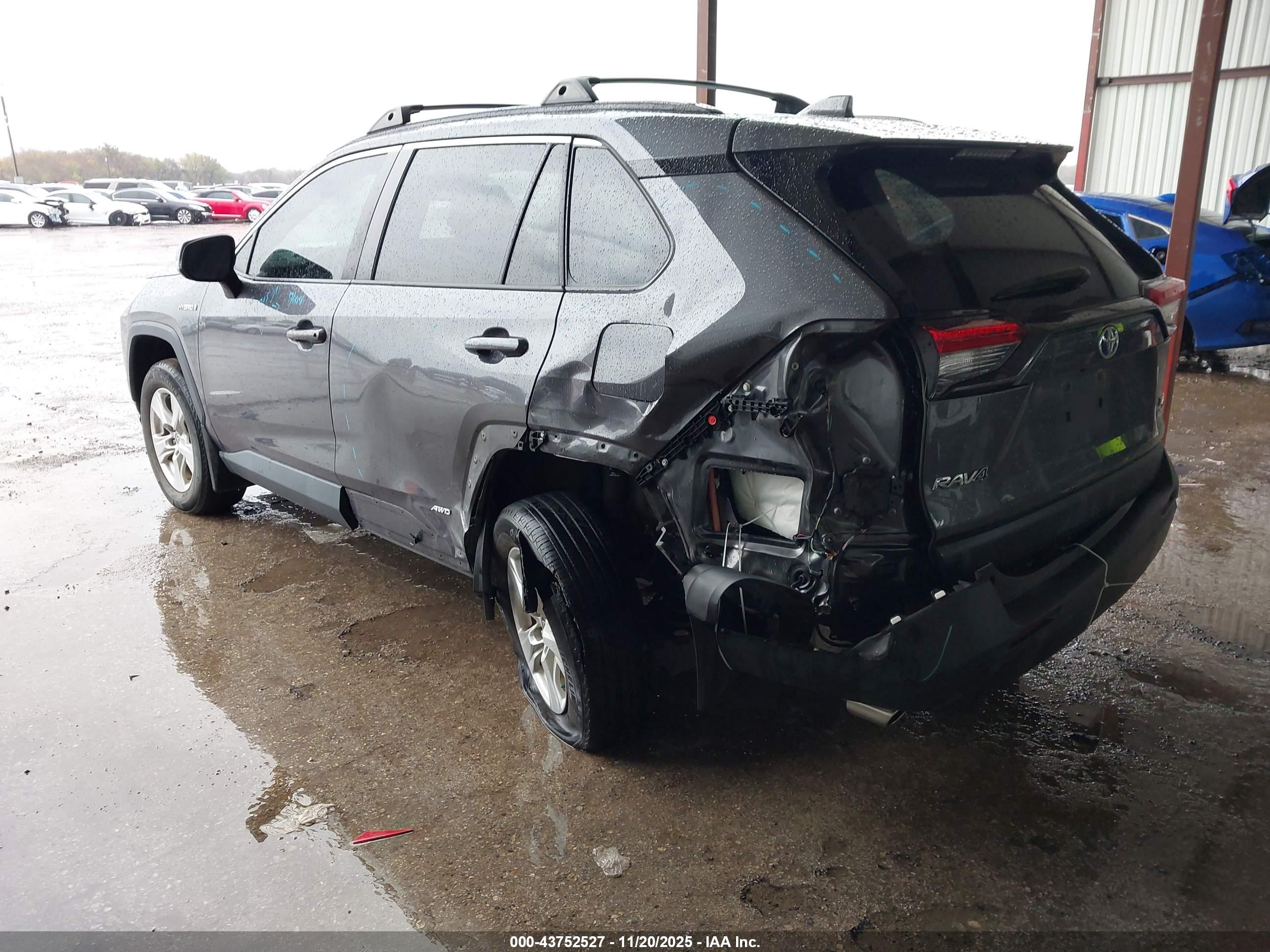 TOYOTA RAV4 image 3