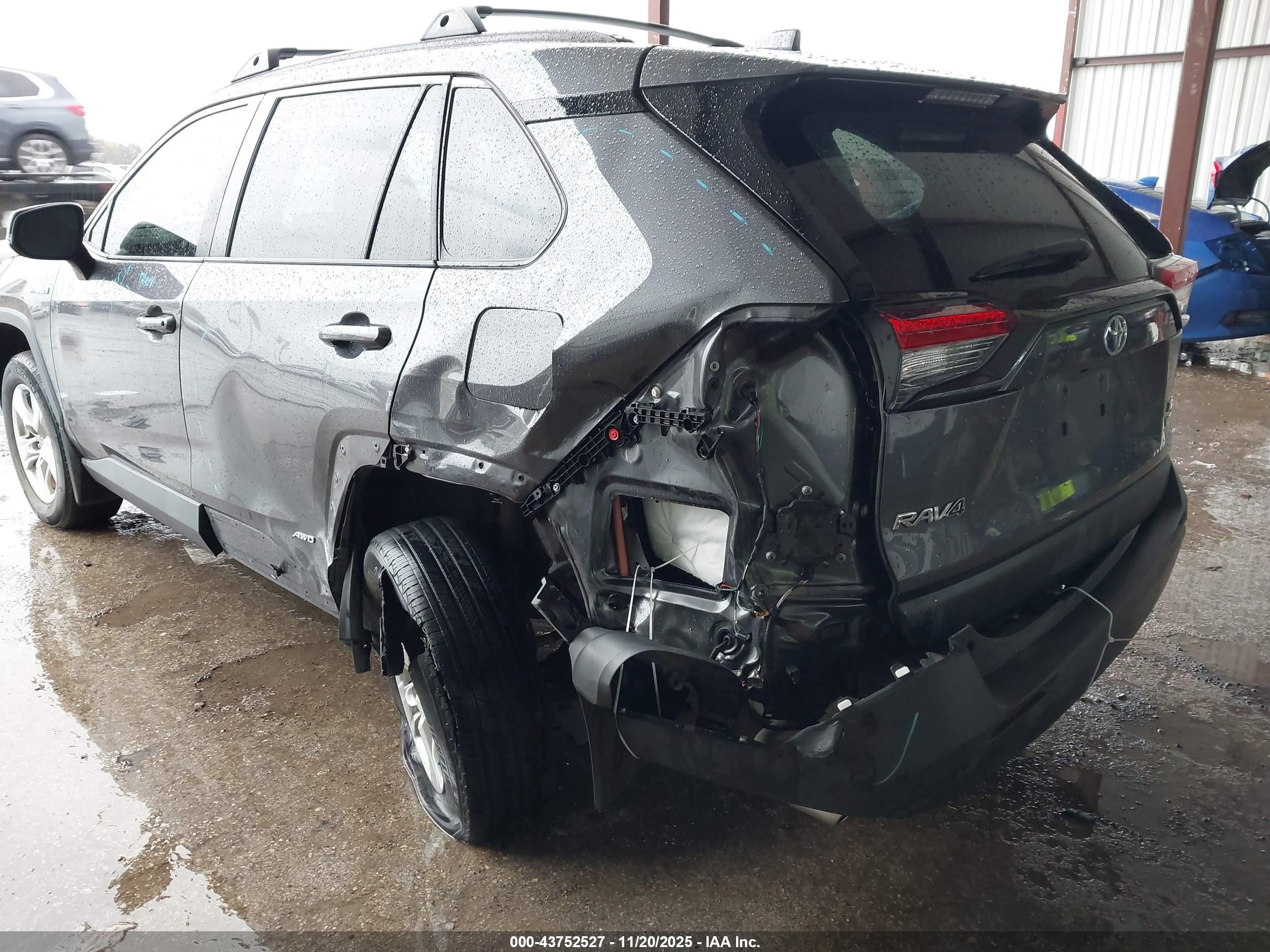 TOYOTA RAV4 image 6