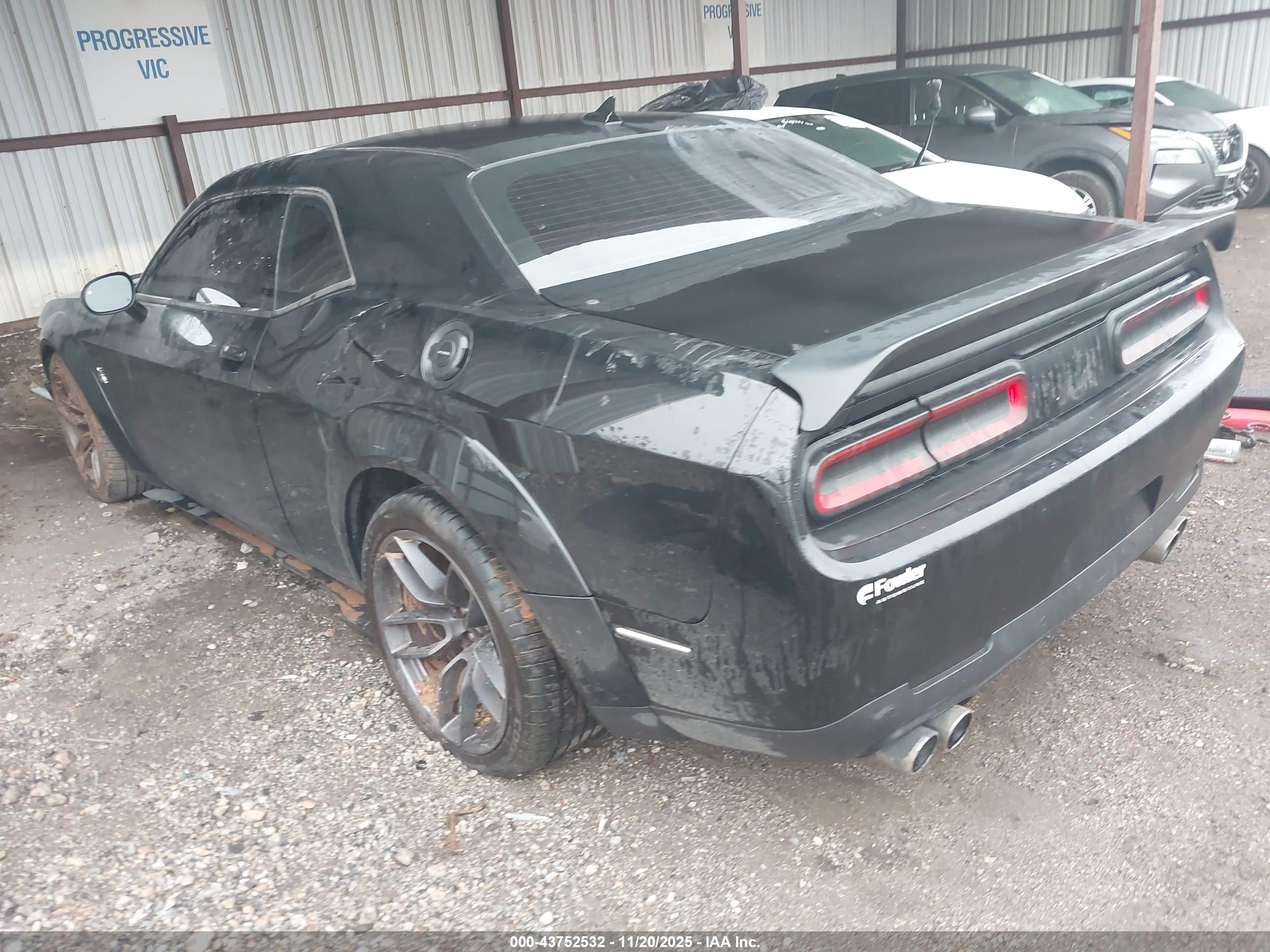 DODGE CHALLENGER image 3