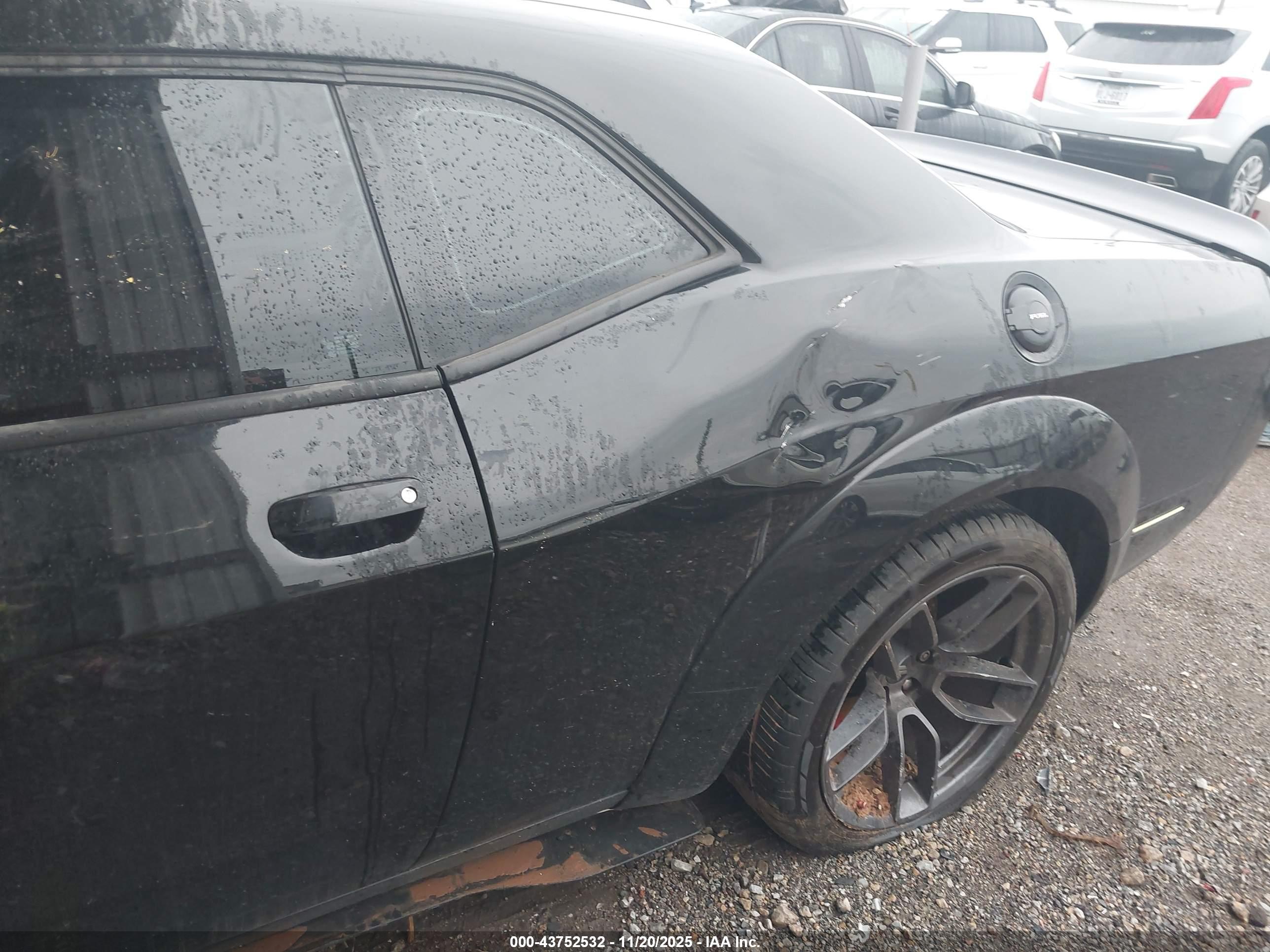 DODGE CHALLENGER image 6