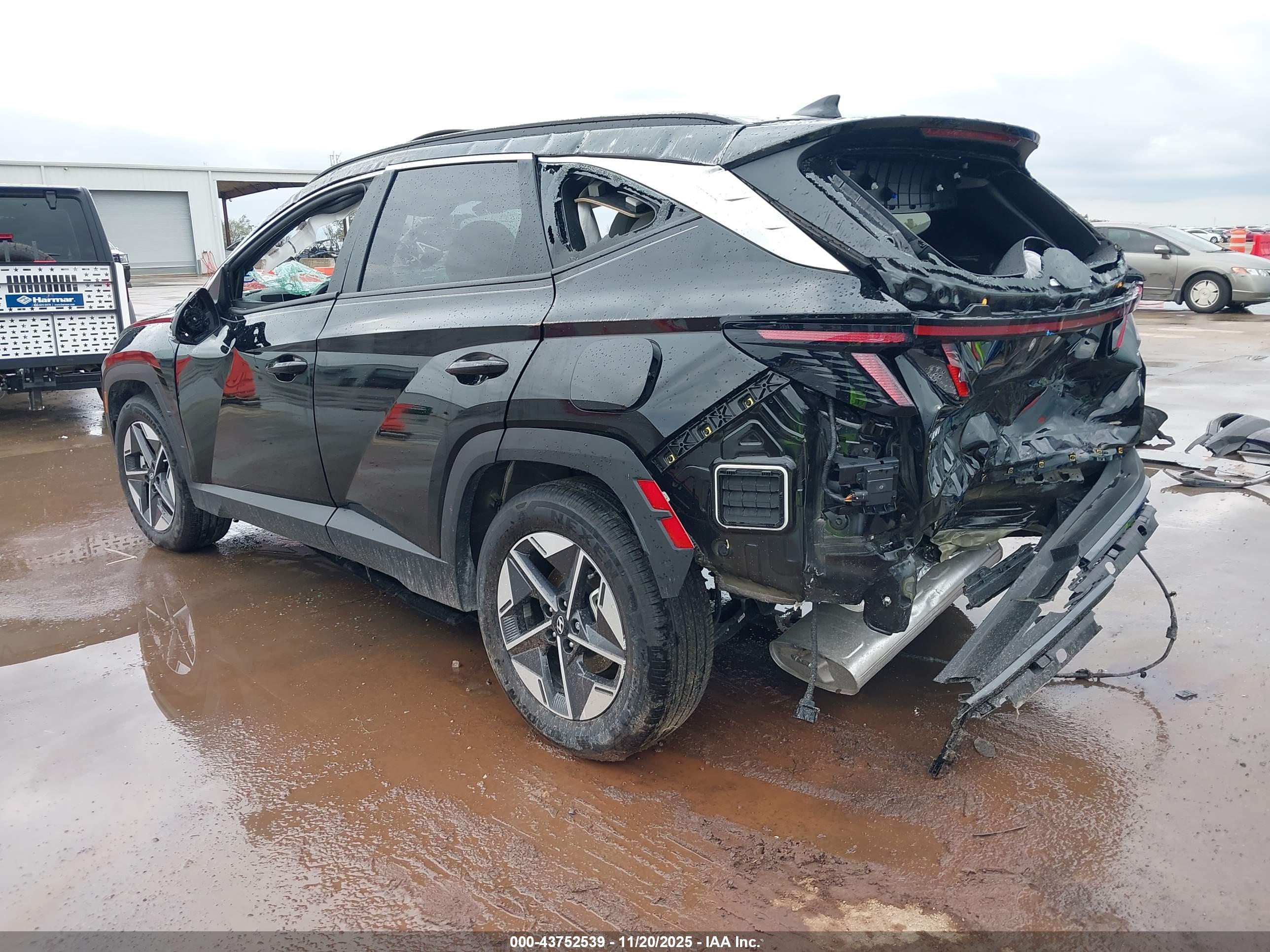 HYUNDAI TUCSON image 3
