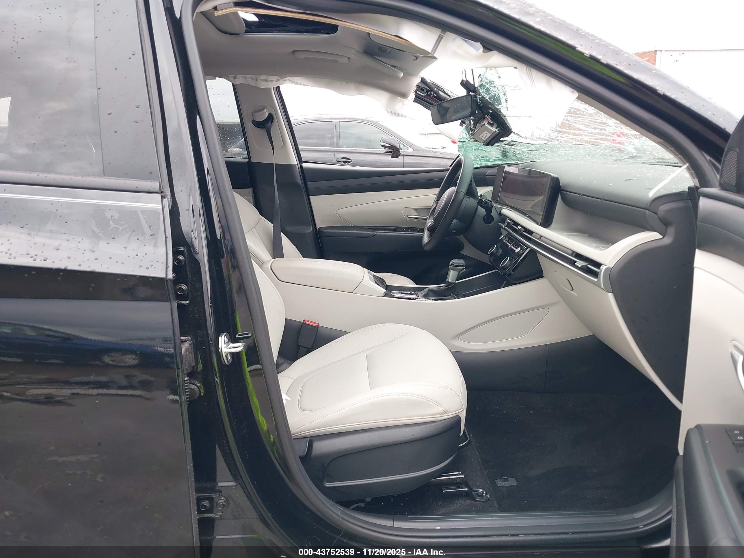 HYUNDAI TUCSON image 5