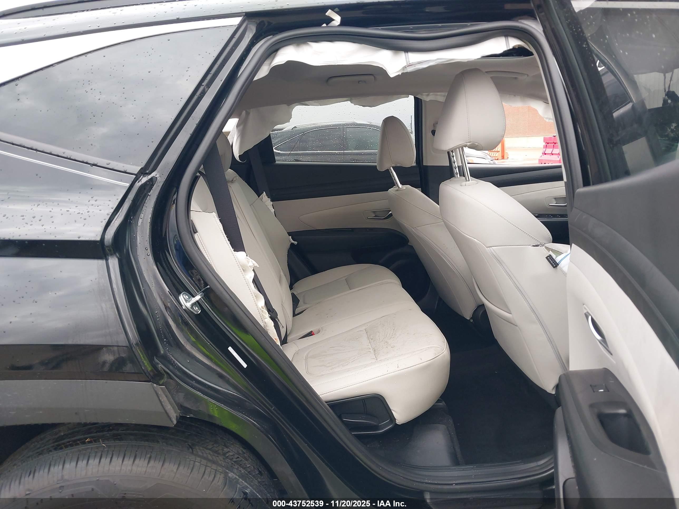 HYUNDAI TUCSON image 8
